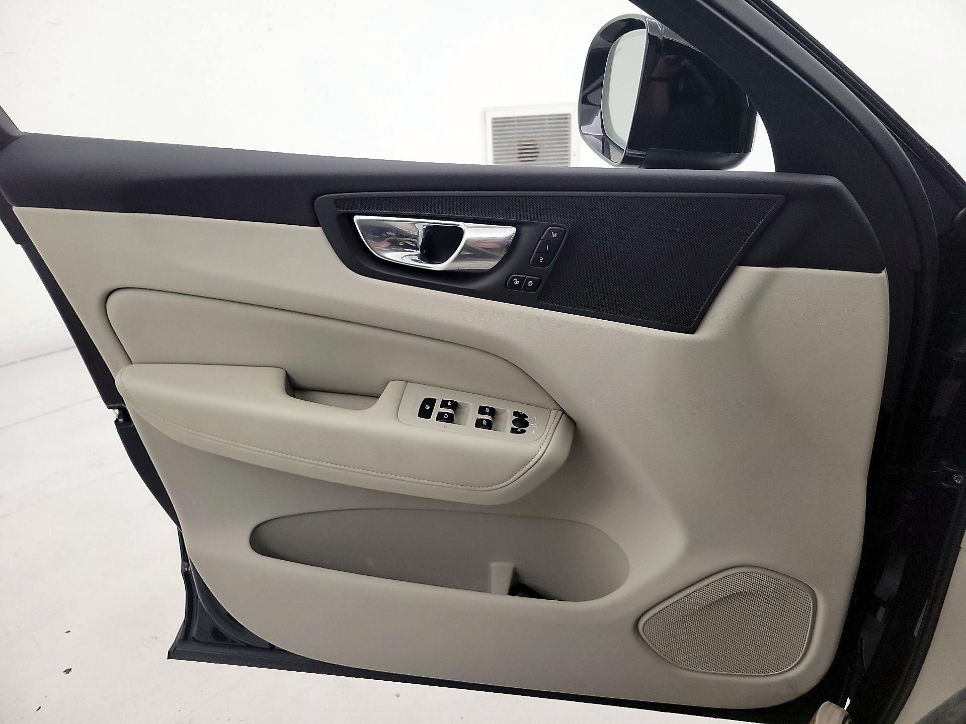 Thumbnail: 2023 Volvo XC60 - 12