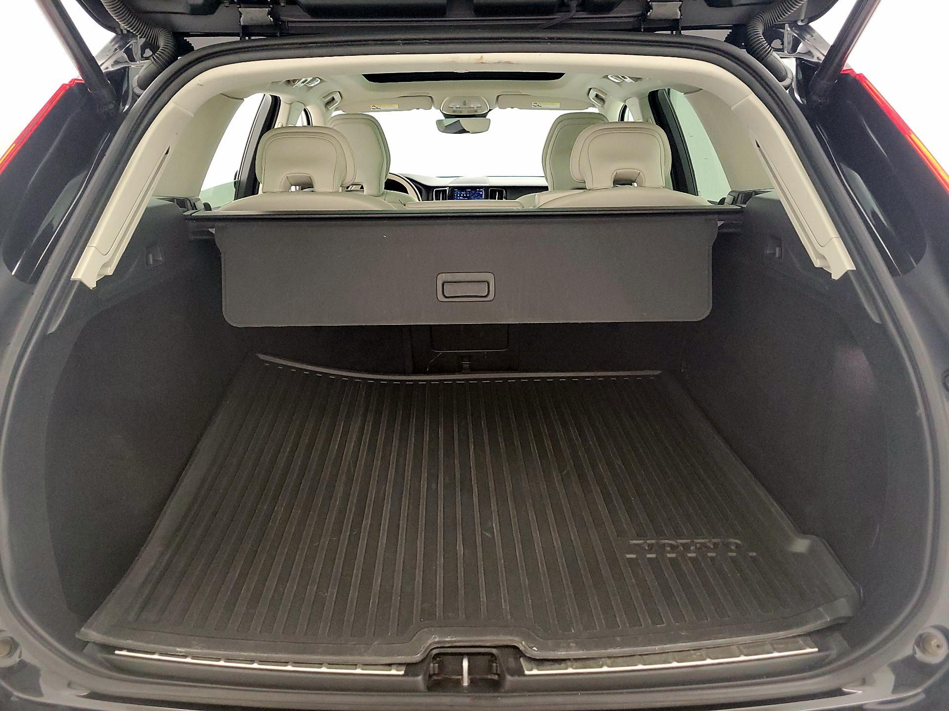 Thumbnail: 2023 Volvo XC60 - 20