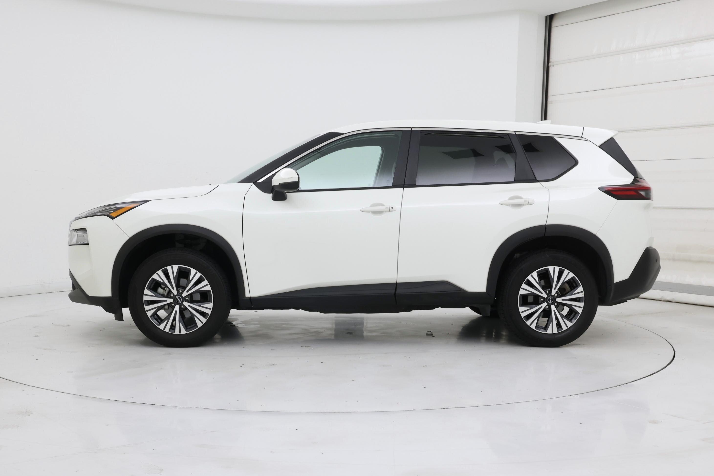 Thumbnail: 2022 Nissan Rogue - 3