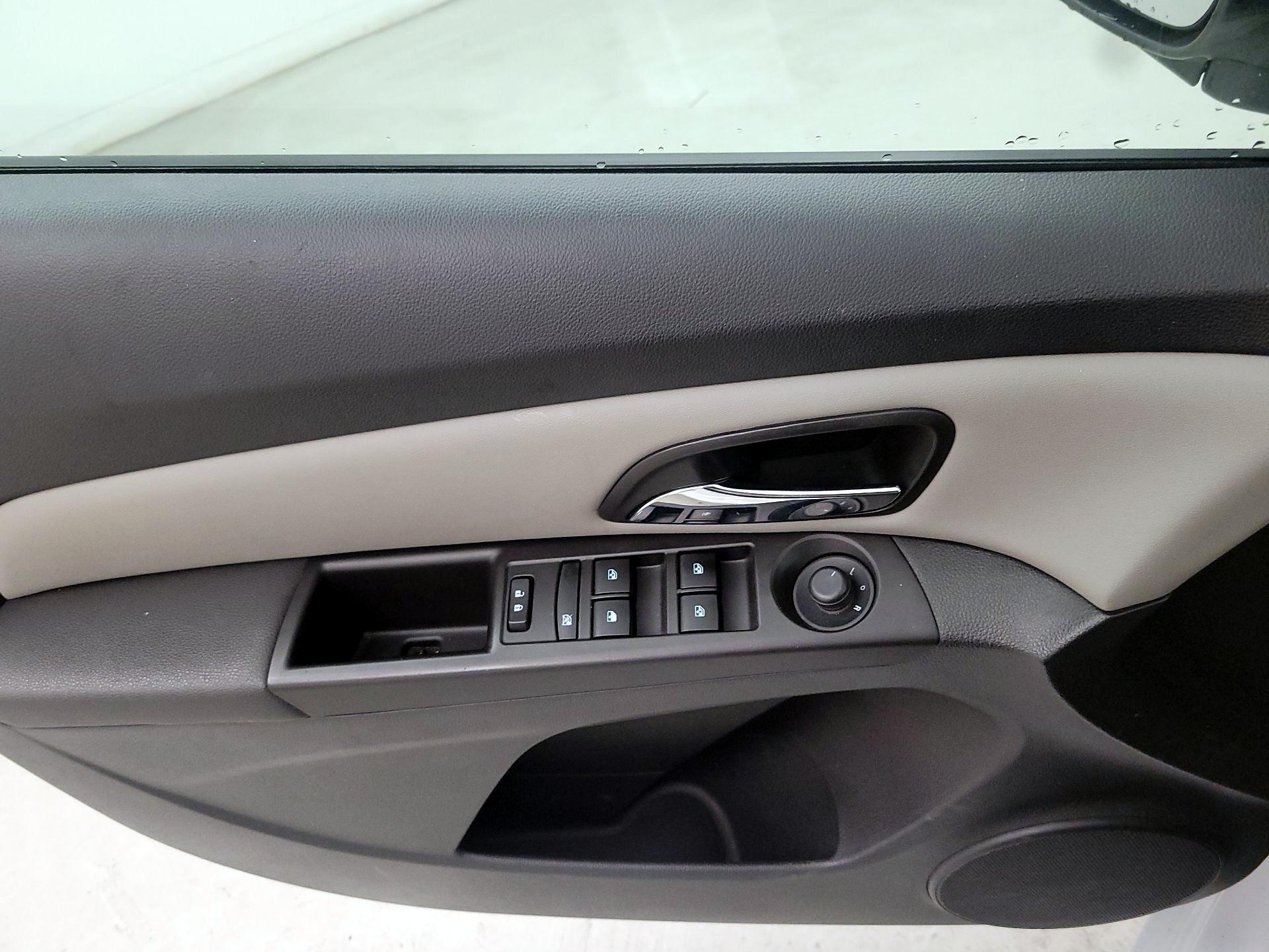 Thumbnail: 2016 Chevrolet Cruze - 12