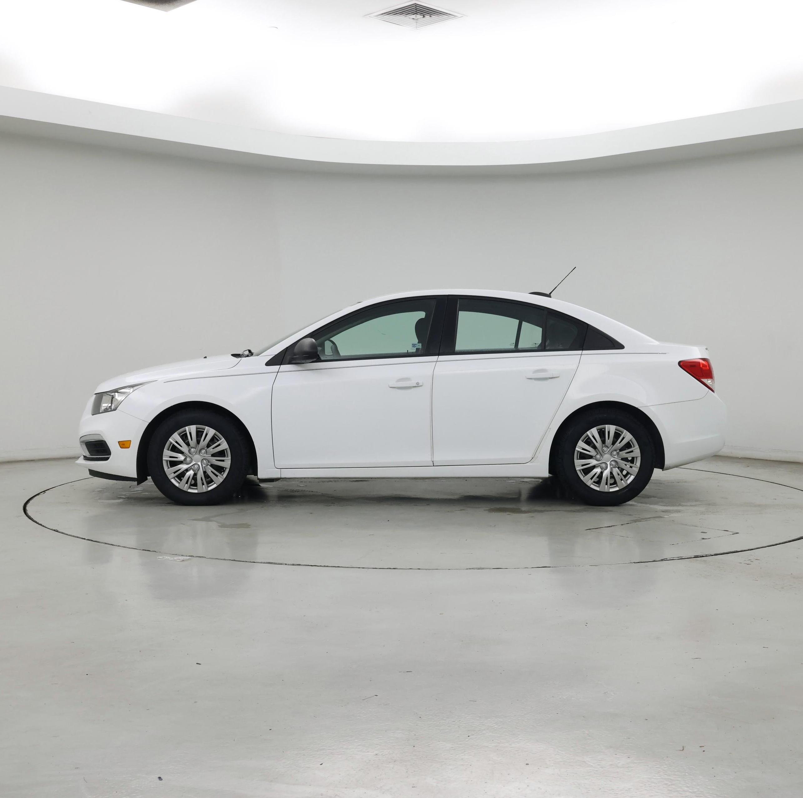 Thumbnail: 2016 Chevrolet Cruze - 3
