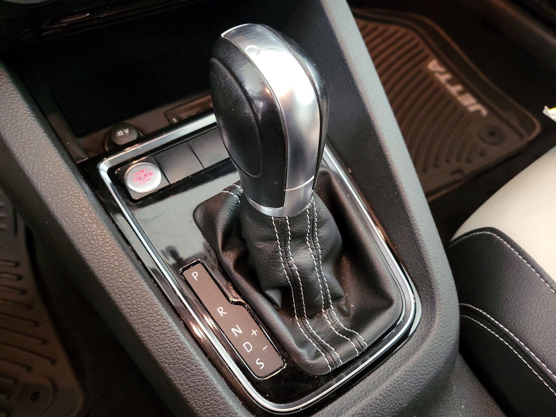 Thumbnail: 2016 Volkswagen Jetta - 18