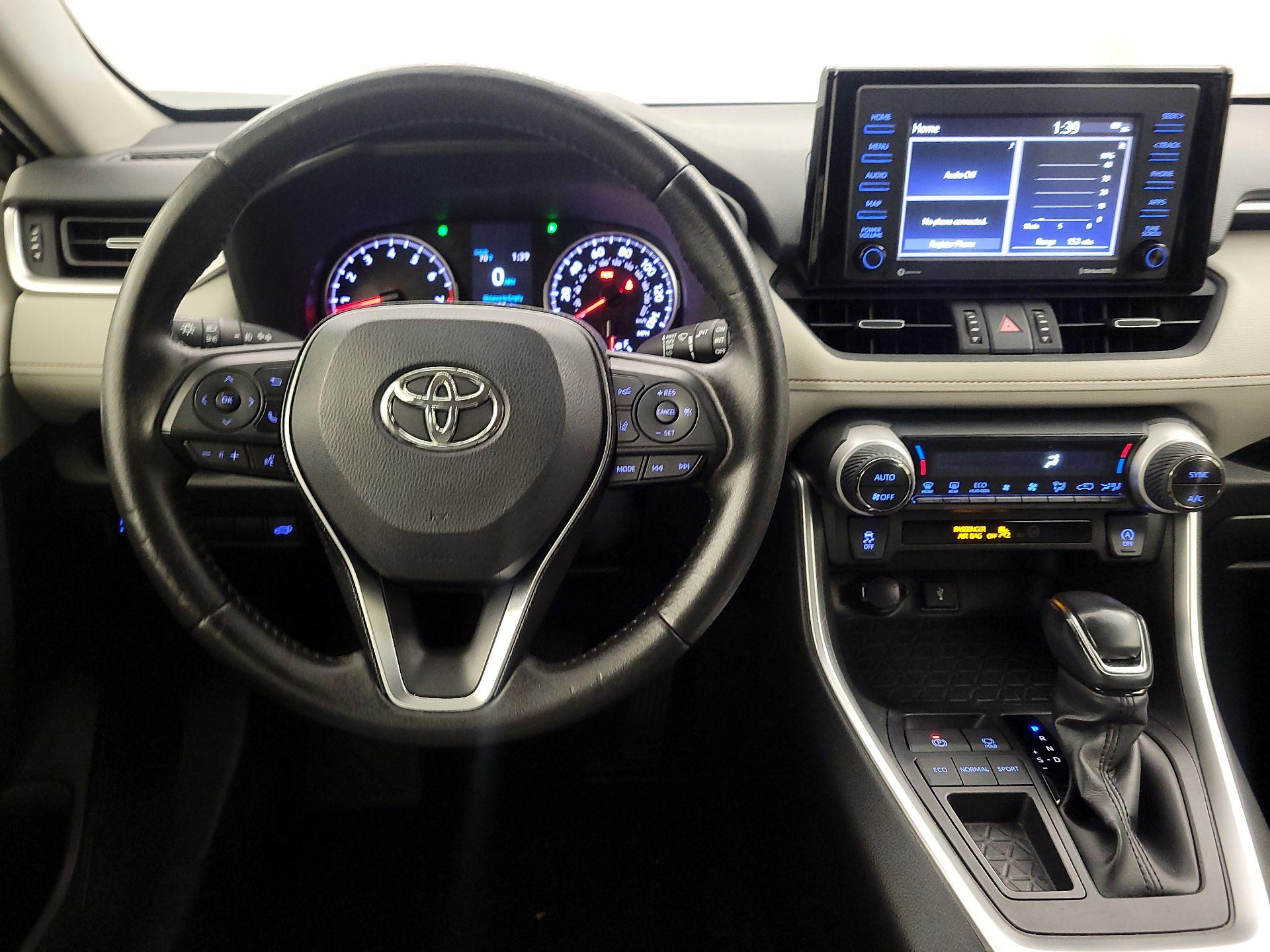 Thumbnail: 2020 Toyota RAV4 - 10