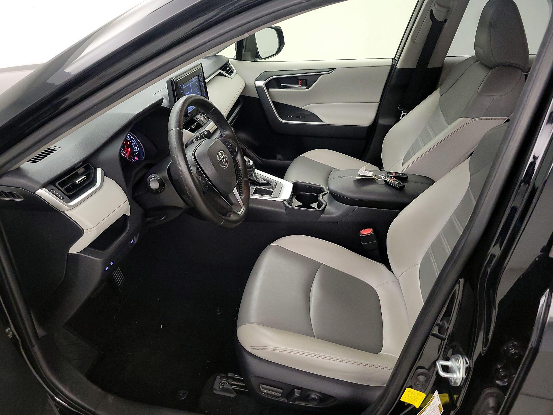 Thumbnail: 2020 Toyota RAV4 - 11