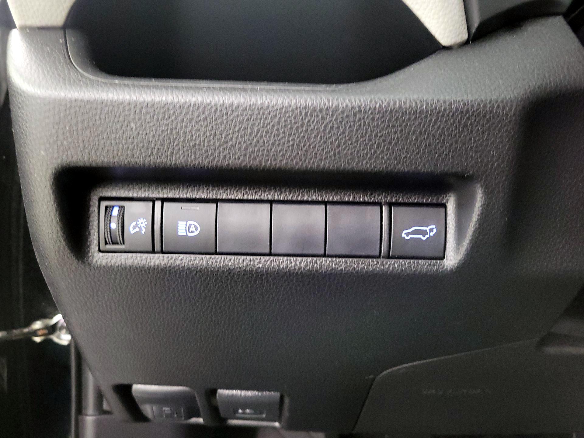 Thumbnail: 2020 Toyota RAV4 - 13