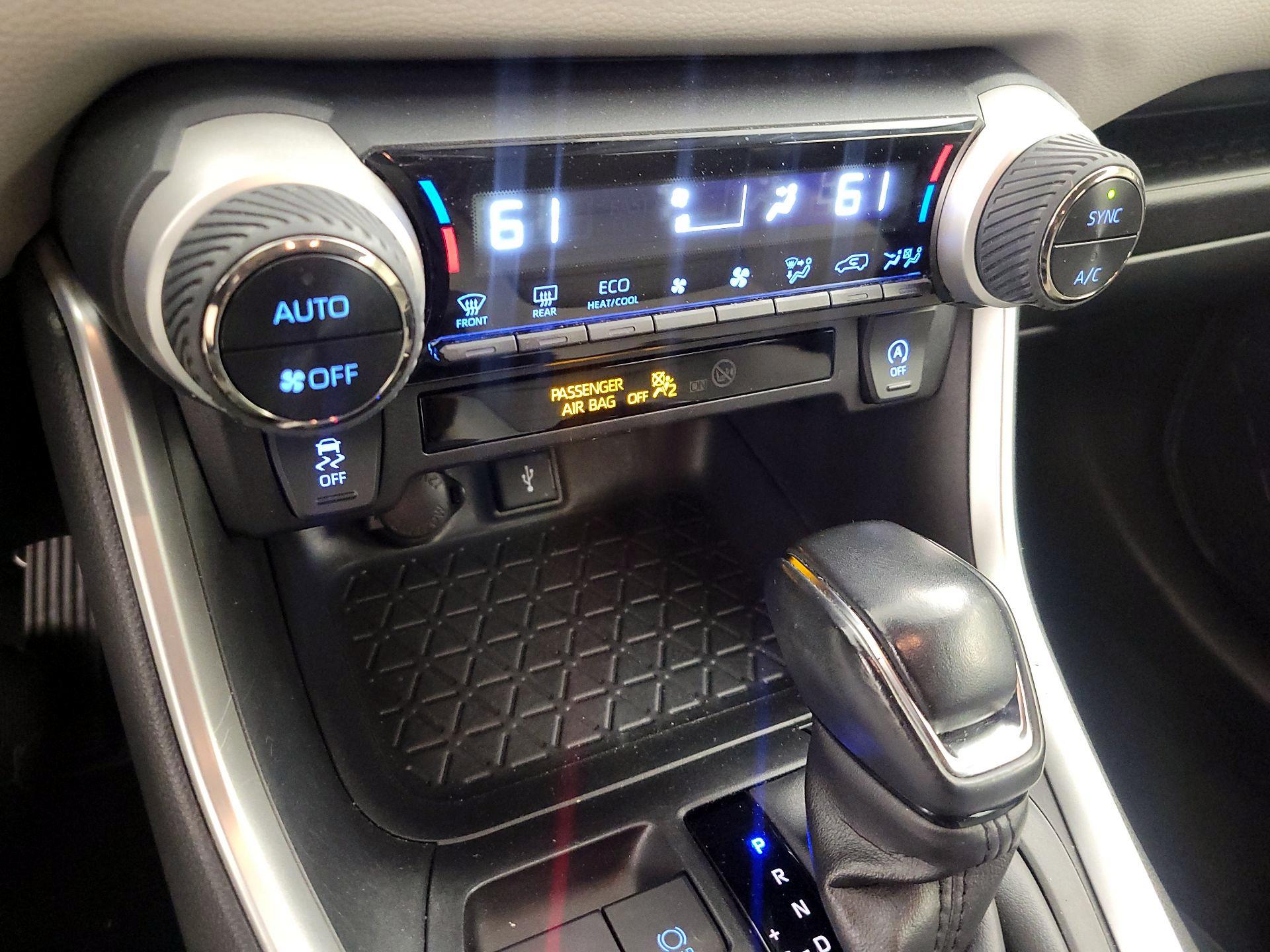 Thumbnail: 2020 Toyota RAV4 - 16