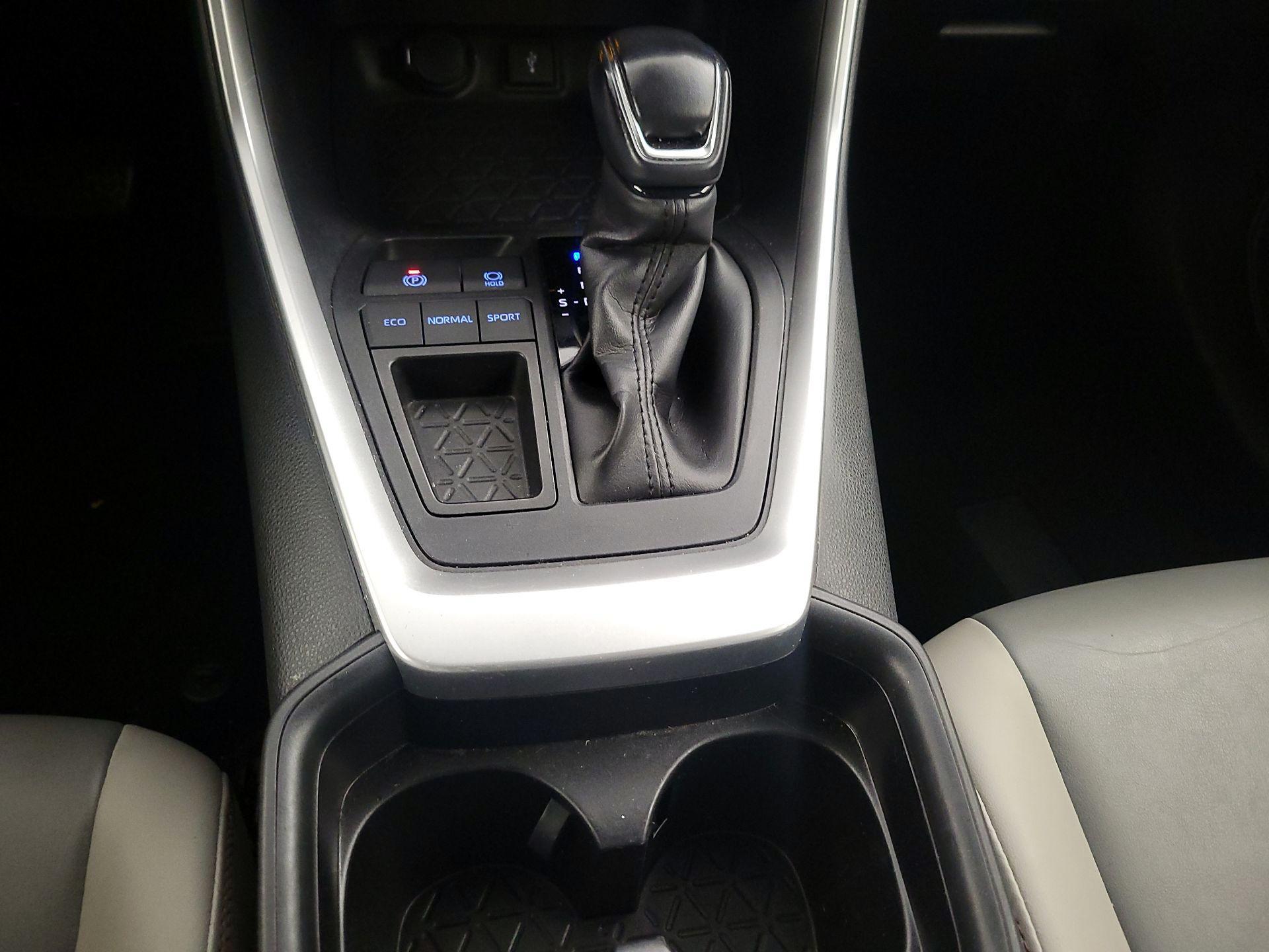 Thumbnail: 2020 Toyota RAV4 - 17