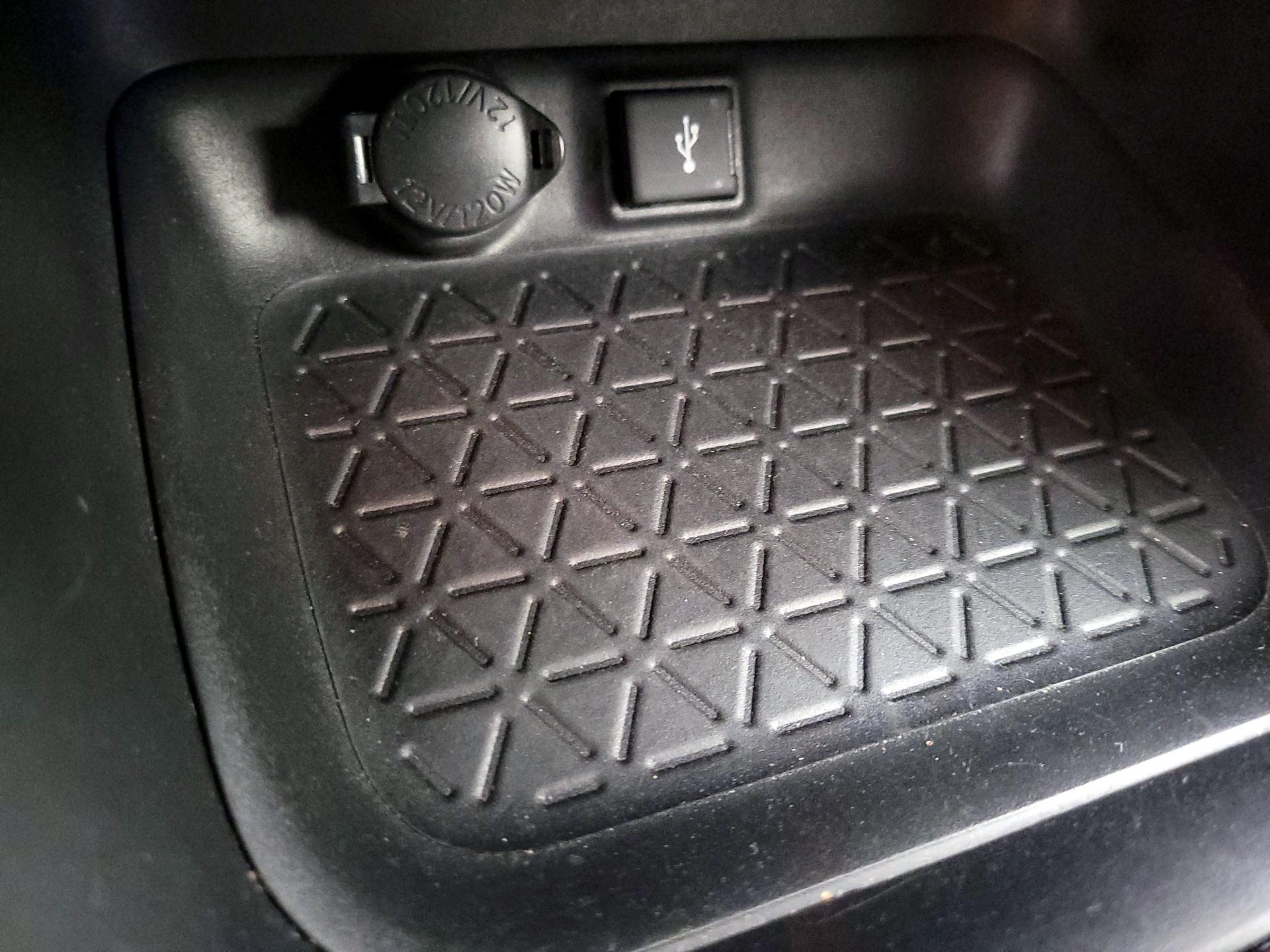 Thumbnail: 2020 Toyota RAV4 - 18