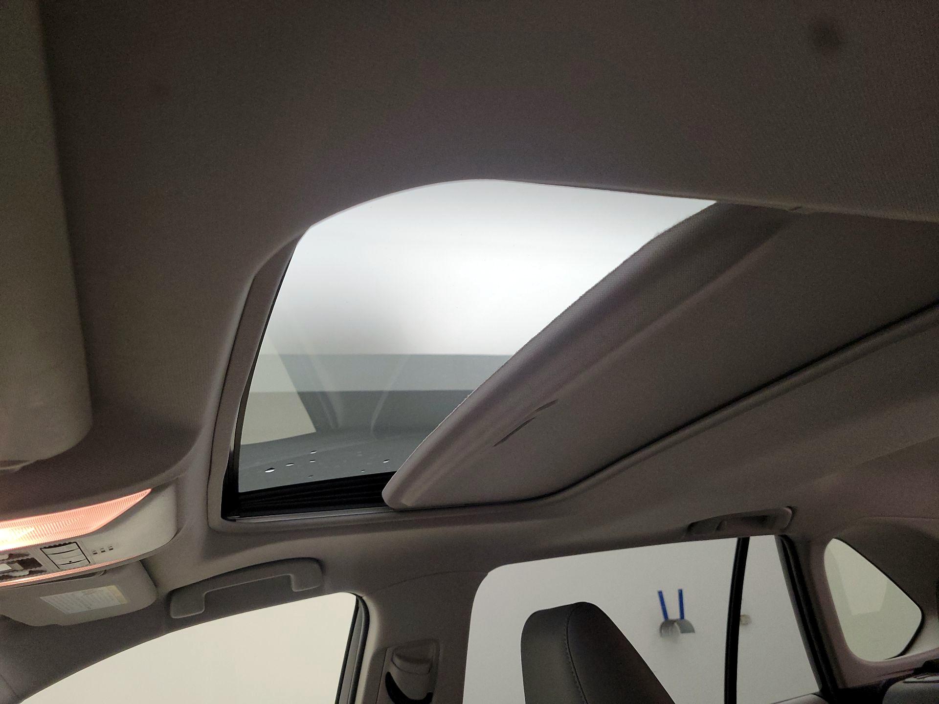 Thumbnail: 2020 Toyota RAV4 - 19