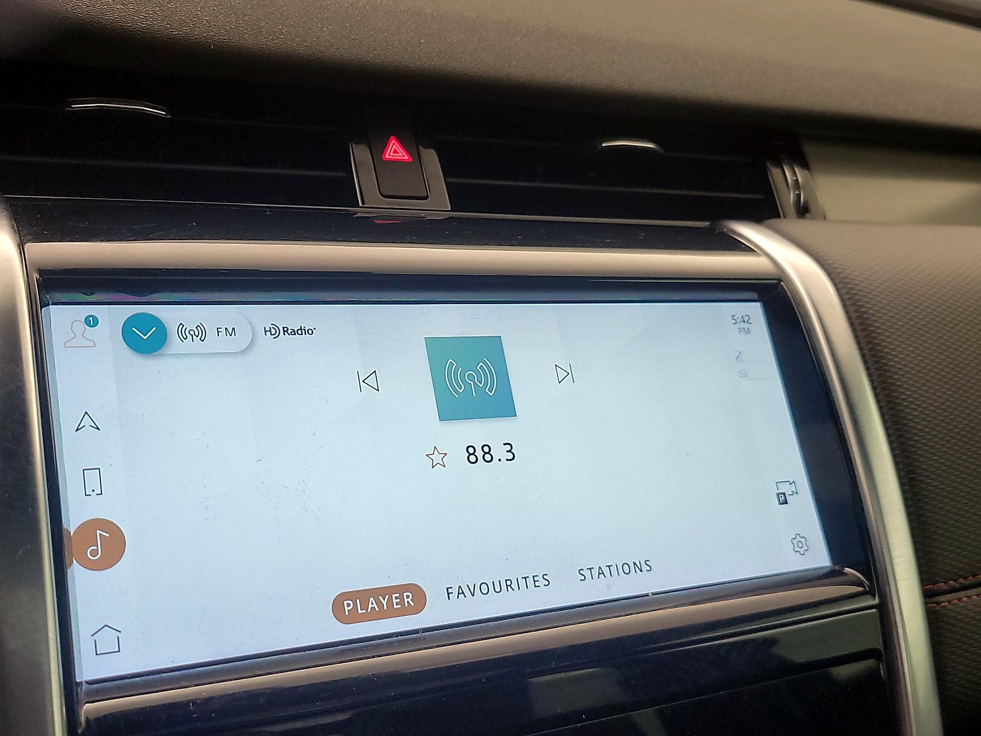 Thumbnail: 2021 Land Rover Discovery Sport - 16