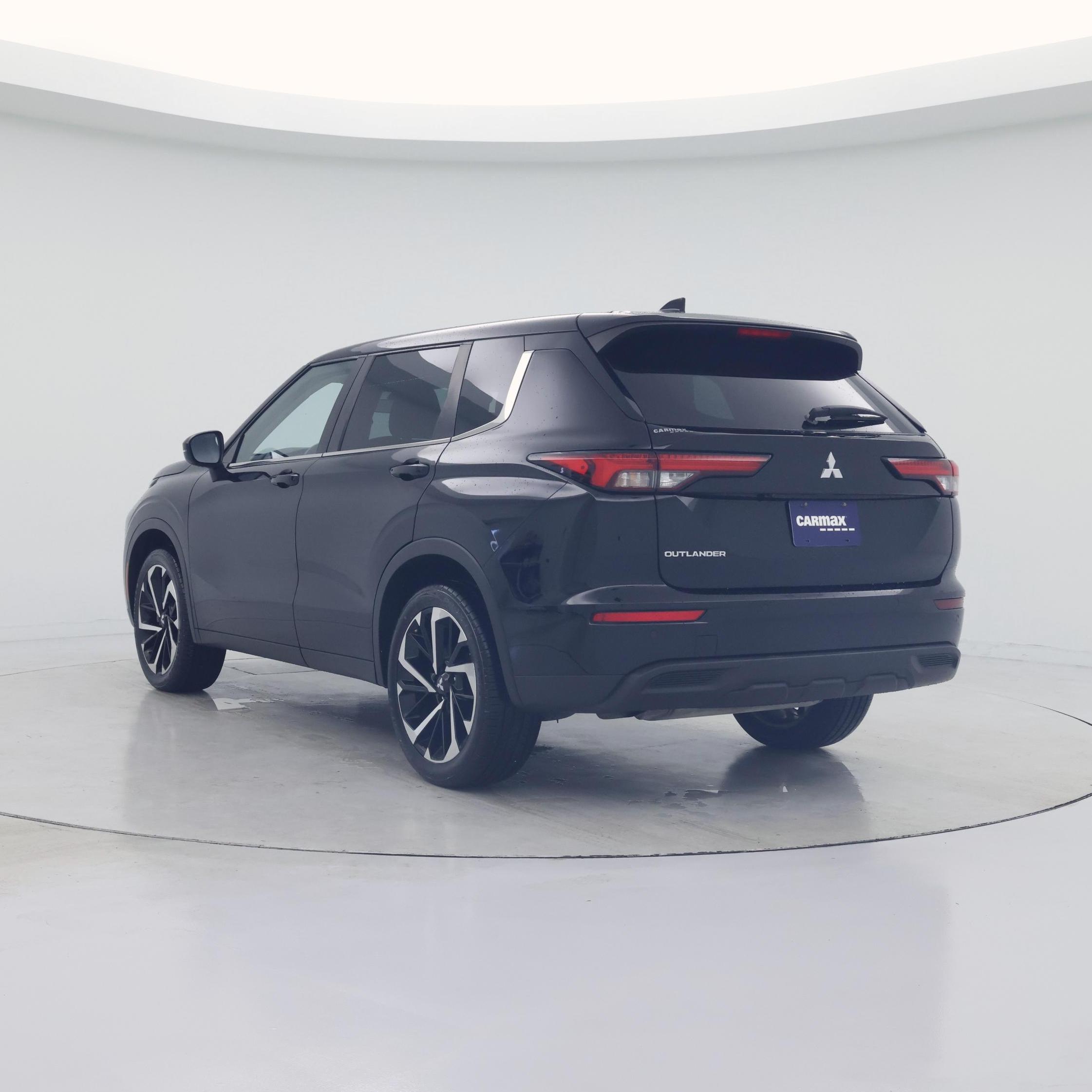 Thumbnail: 2022 Mitsubishi Outlander - 2
