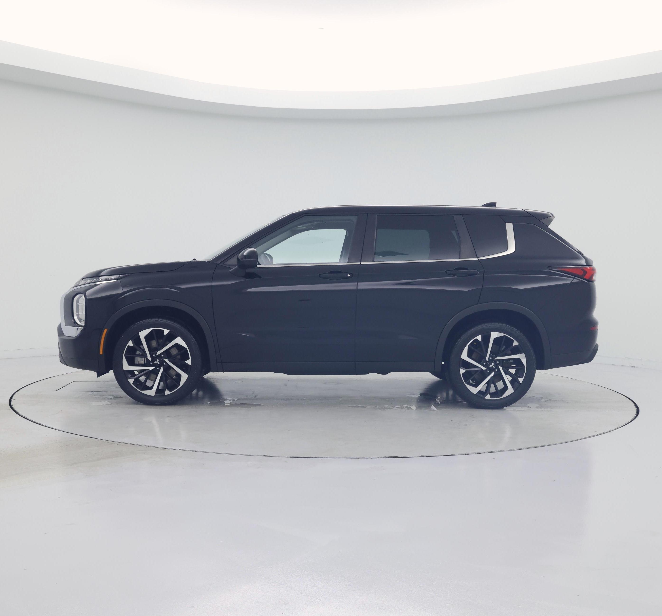 Thumbnail: 2022 Mitsubishi Outlander - 3