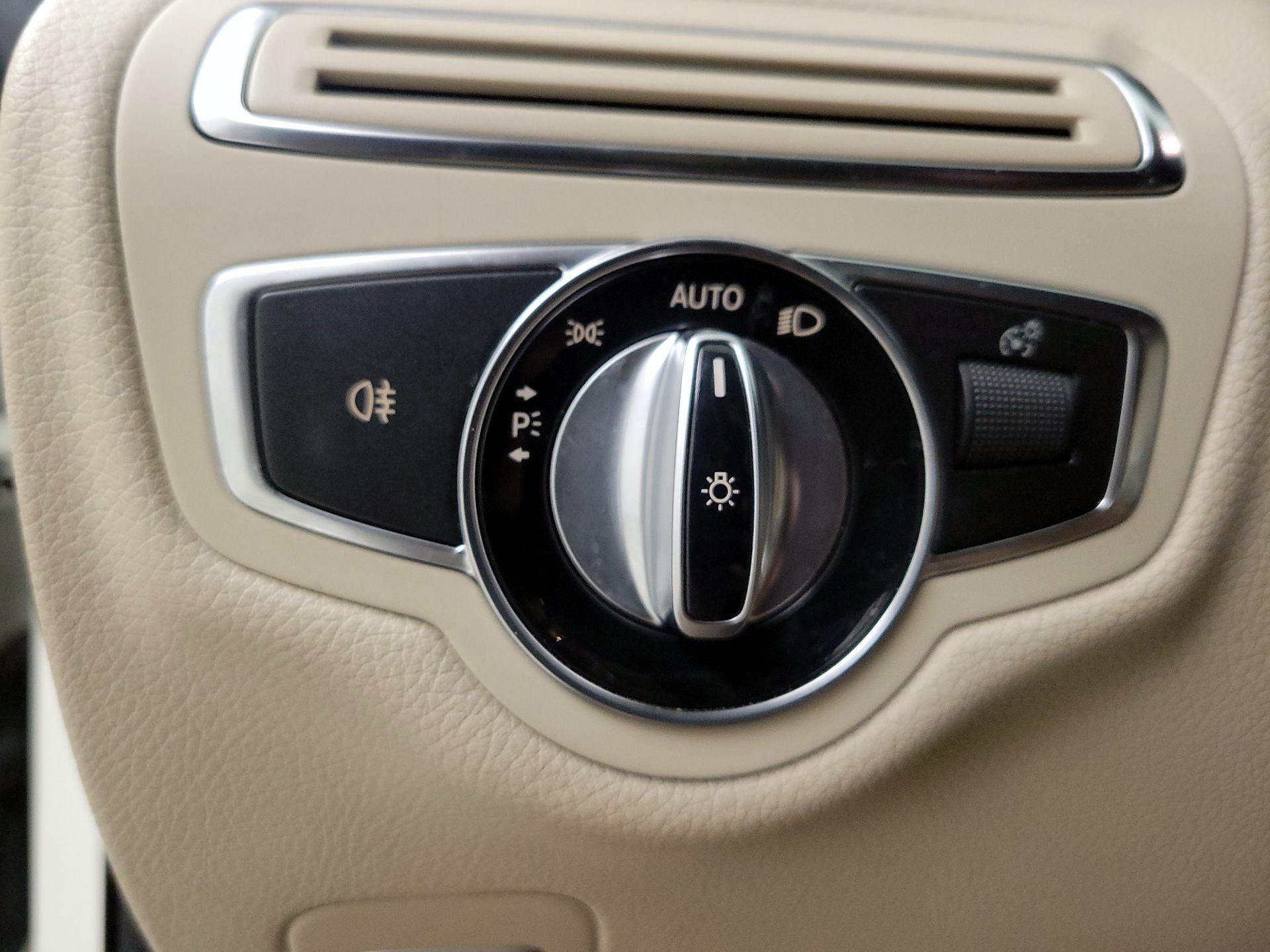 Thumbnail: 2015 Mercedes-Benz C-Class - 13