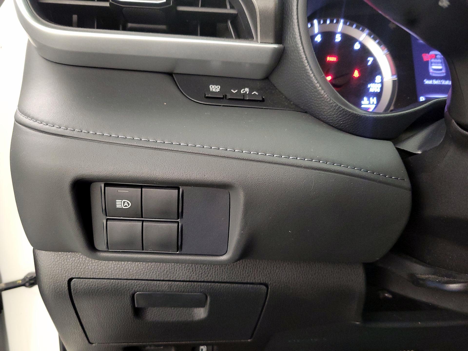 Thumbnail: 2020 Toyota Highlander - 13