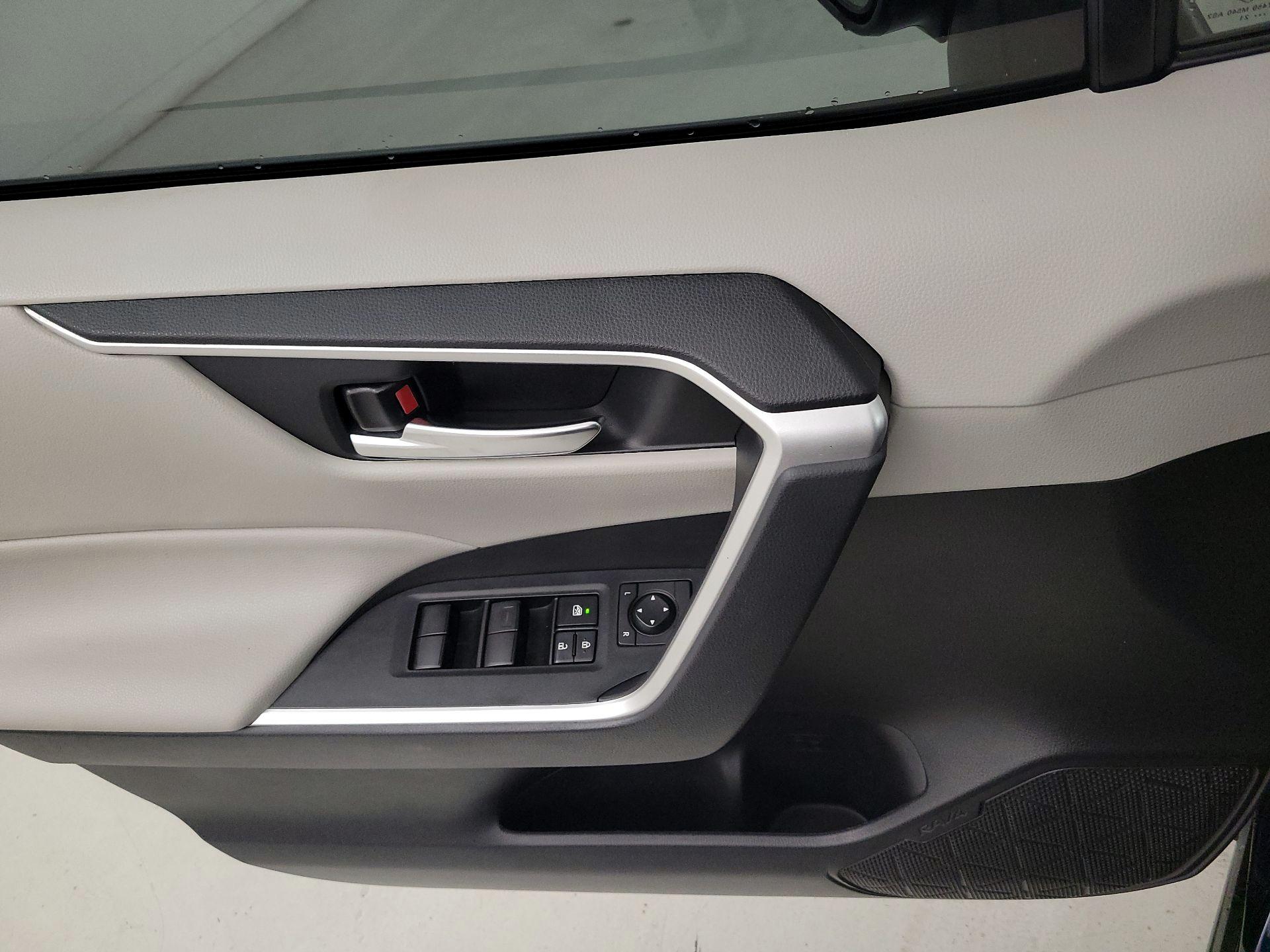Thumbnail: 2021 Toyota RAV4 - 12