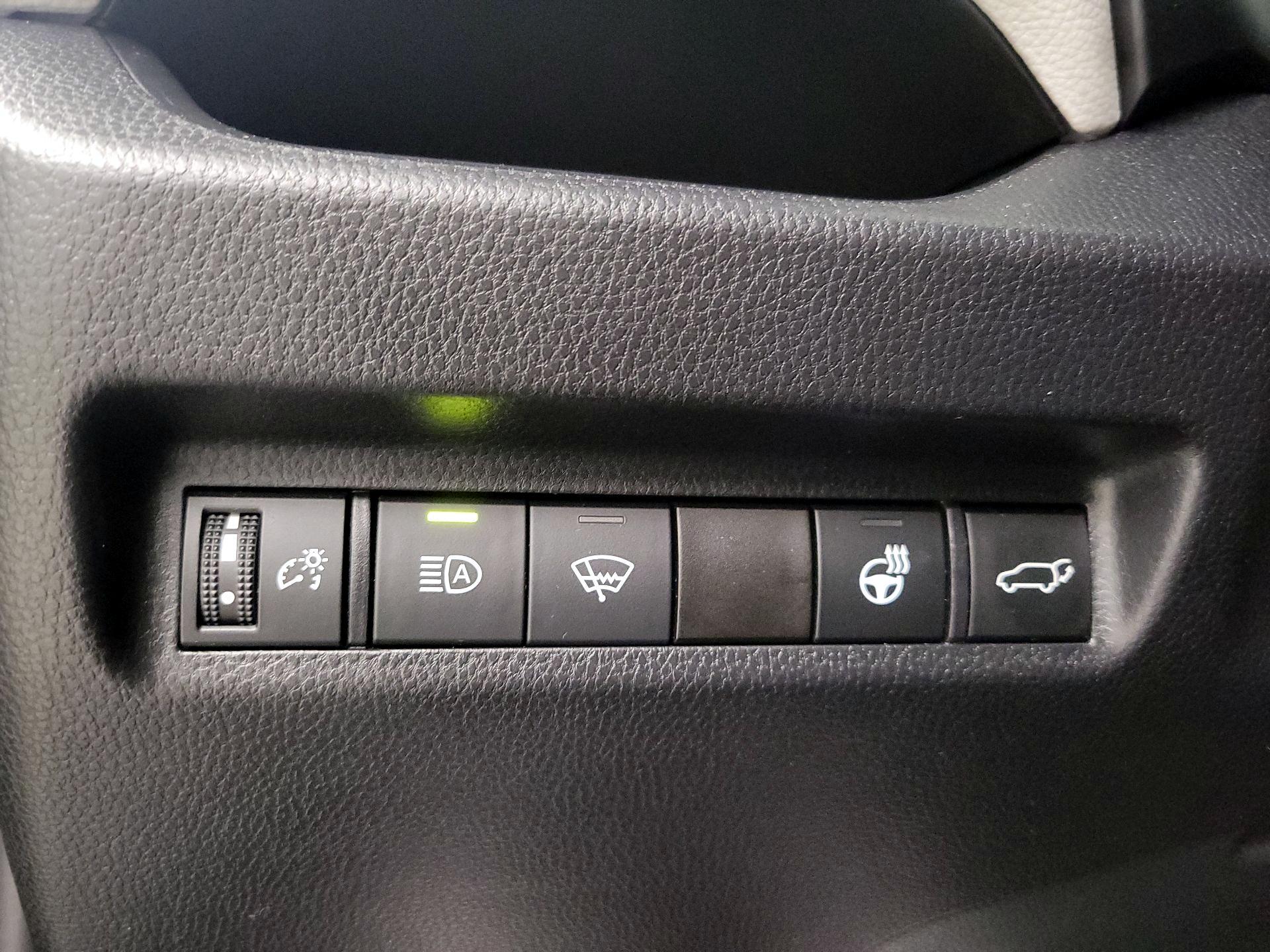 Thumbnail: 2021 Toyota RAV4 - 13