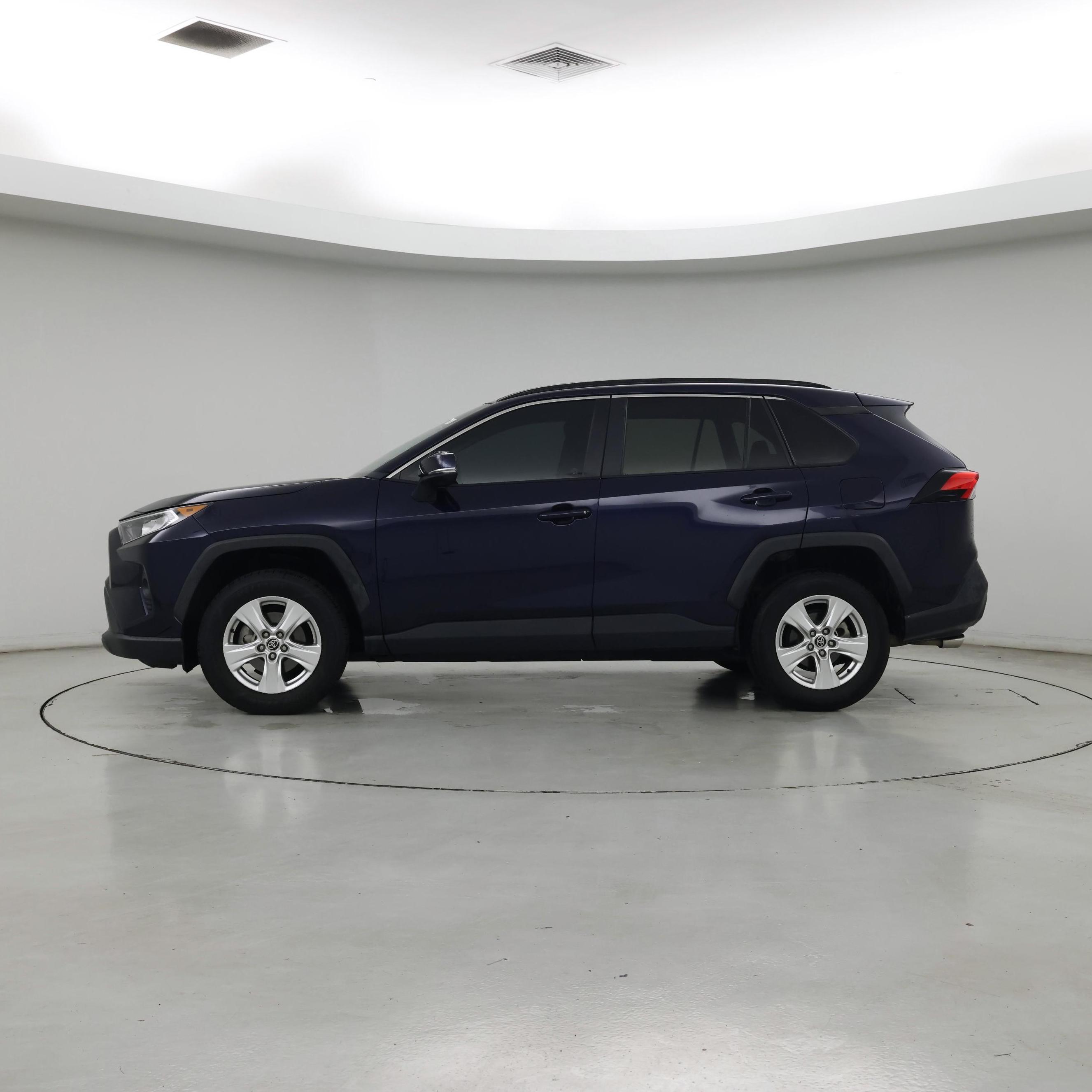 Thumbnail: 2021 Toyota RAV4 - 3