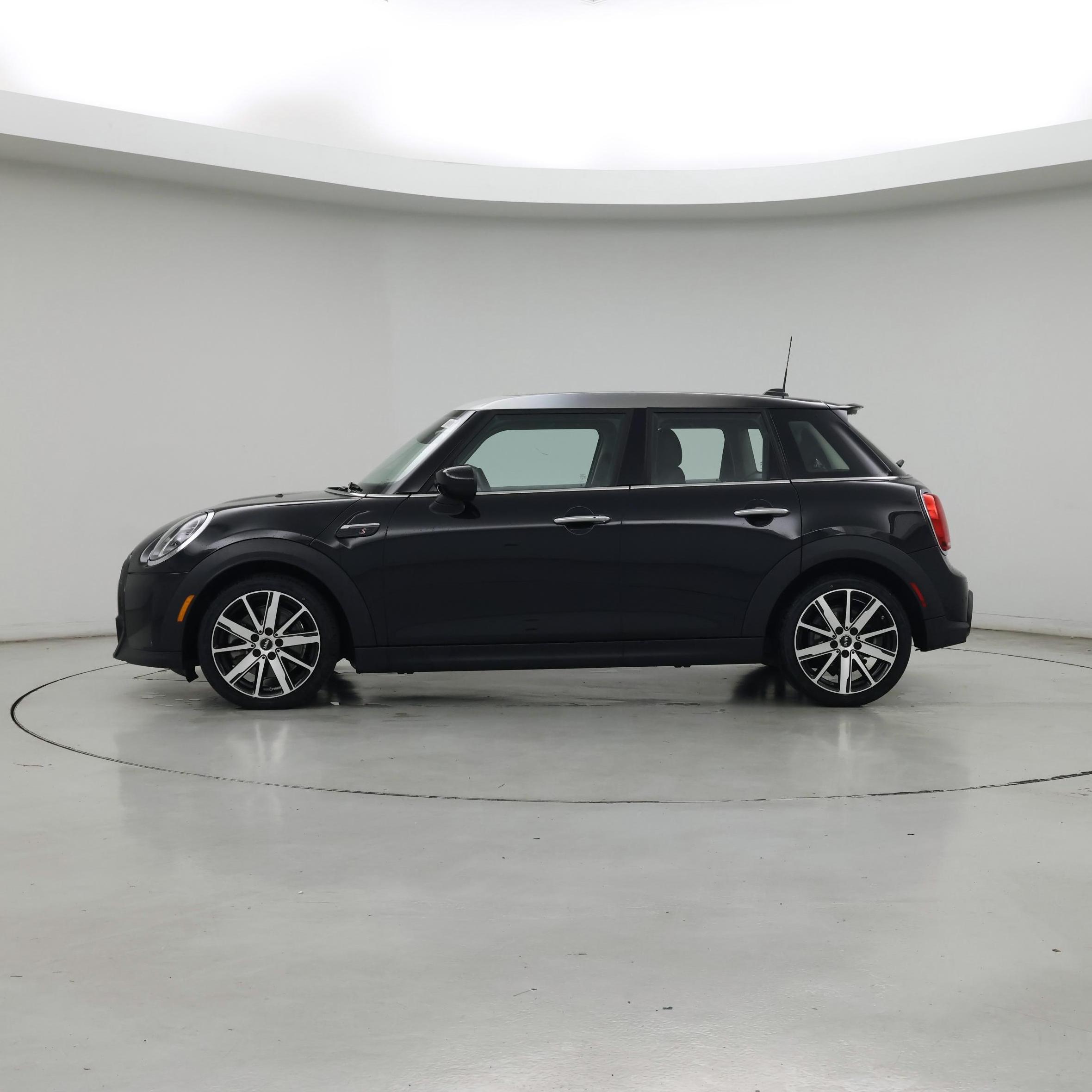 Thumbnail: 2024 MINI Cooper Hardtop - 3