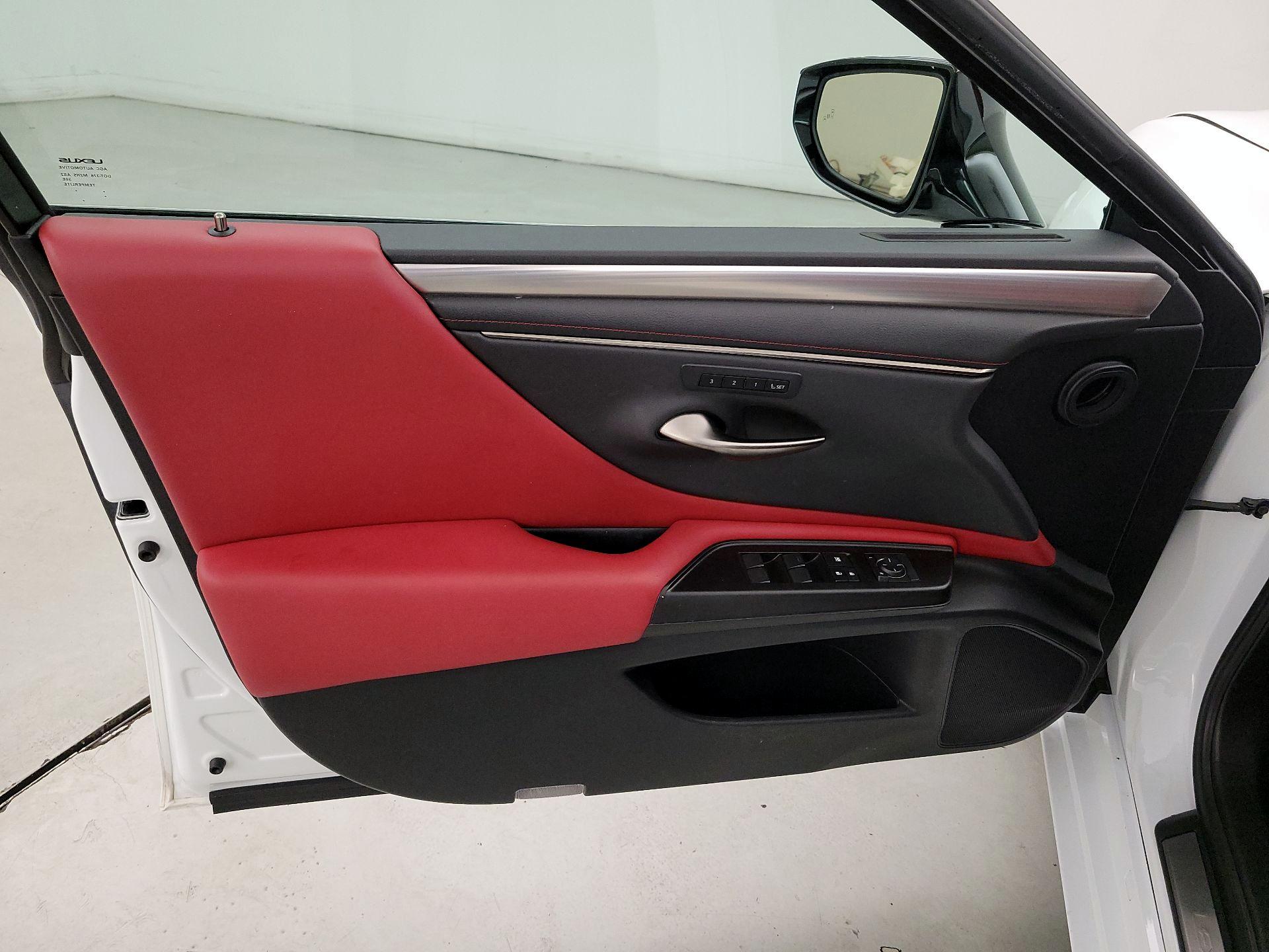 Thumbnail: 2019 Lexus ES - 12