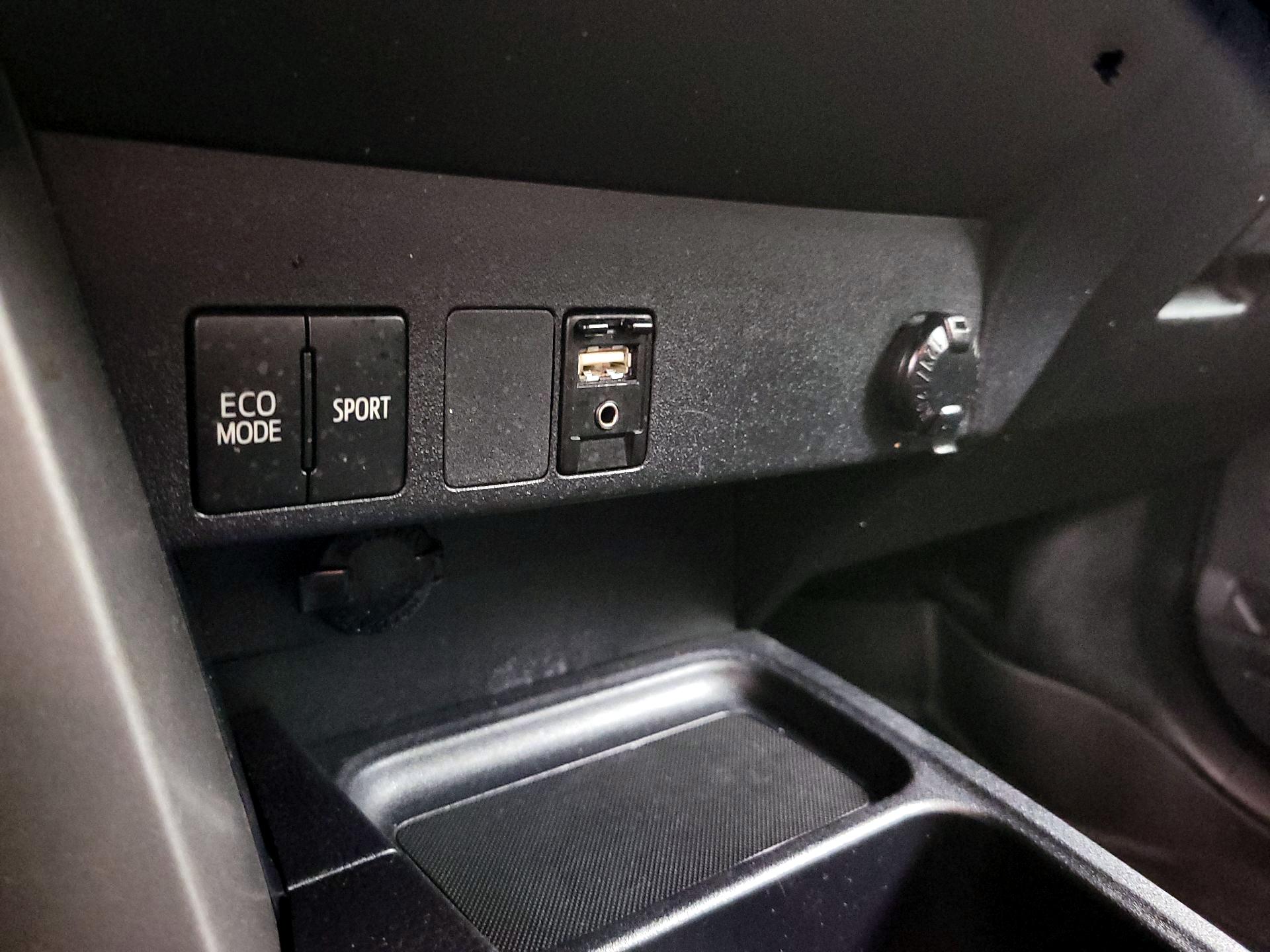 Thumbnail: 2018 Toyota RAV4 - 18