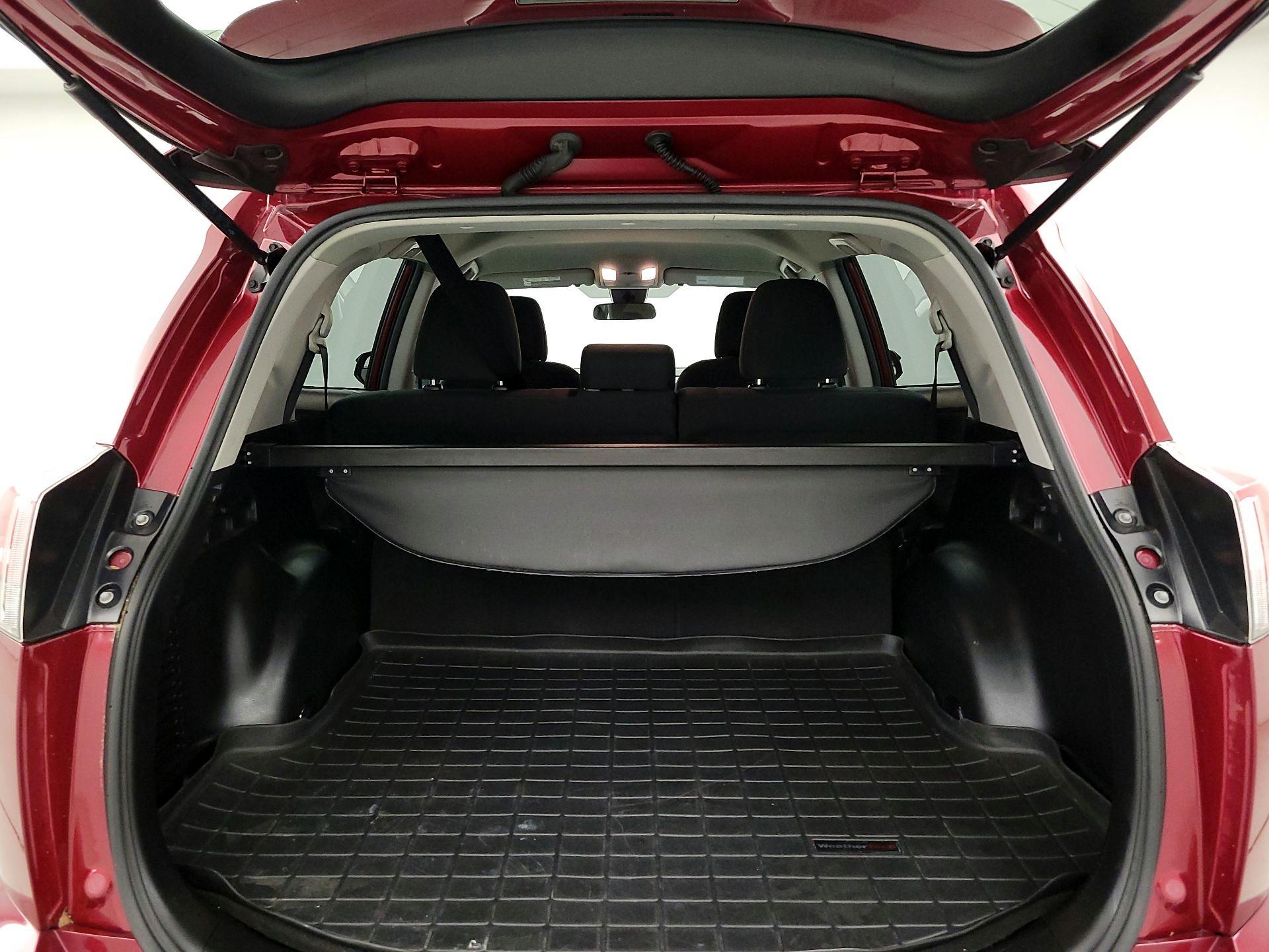 Thumbnail: 2018 Toyota RAV4 - 20