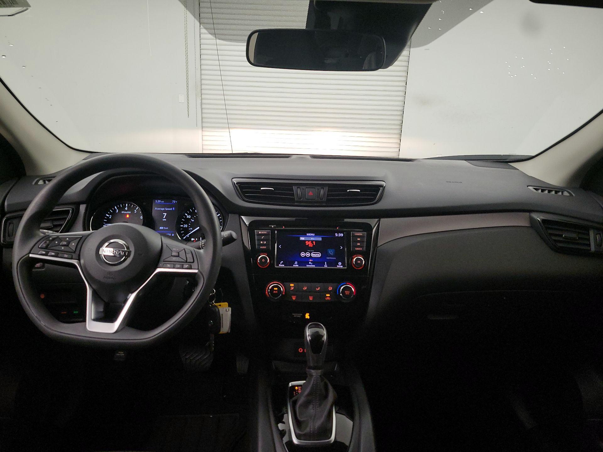 Thumbnail: 2020 Nissan Rogue Sport - 9