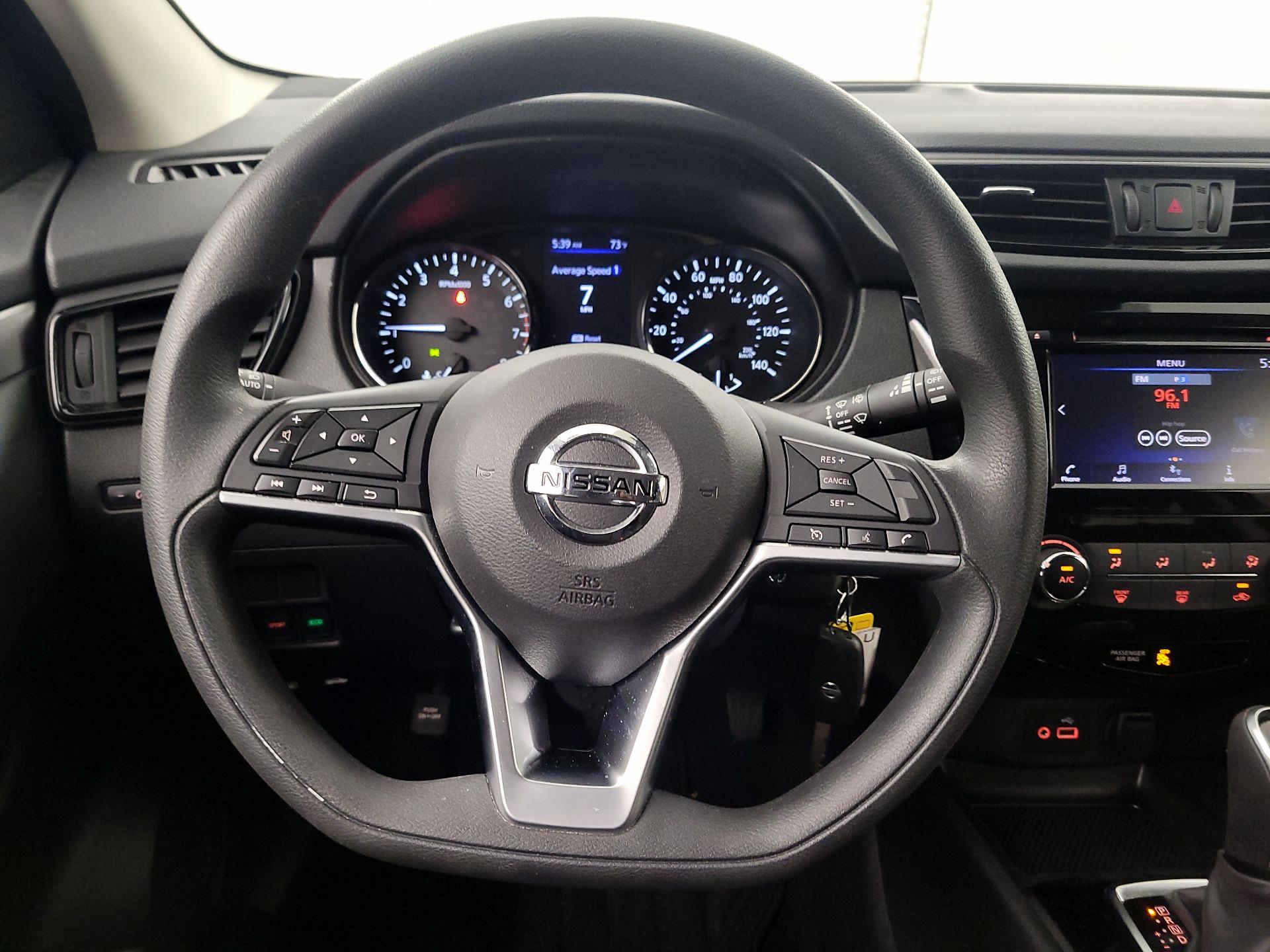 Thumbnail: 2020 Nissan Rogue Sport - 10