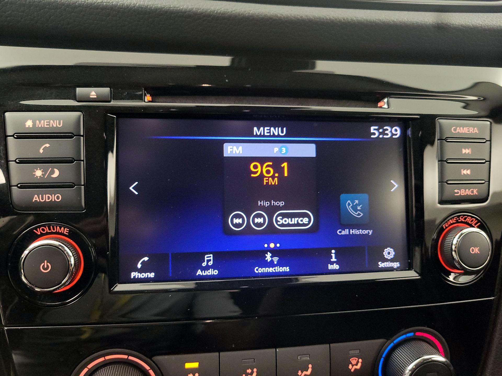 Thumbnail: 2020 Nissan Rogue Sport - 15