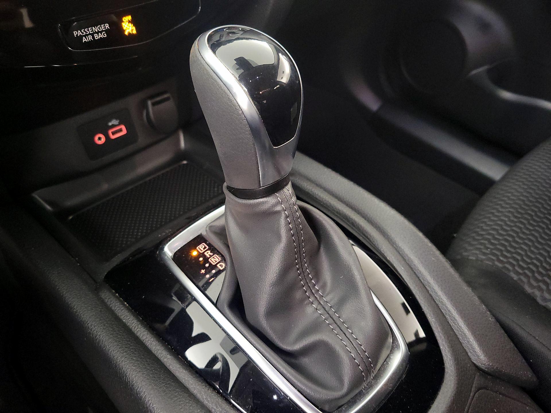 Thumbnail: 2020 Nissan Rogue Sport - 17