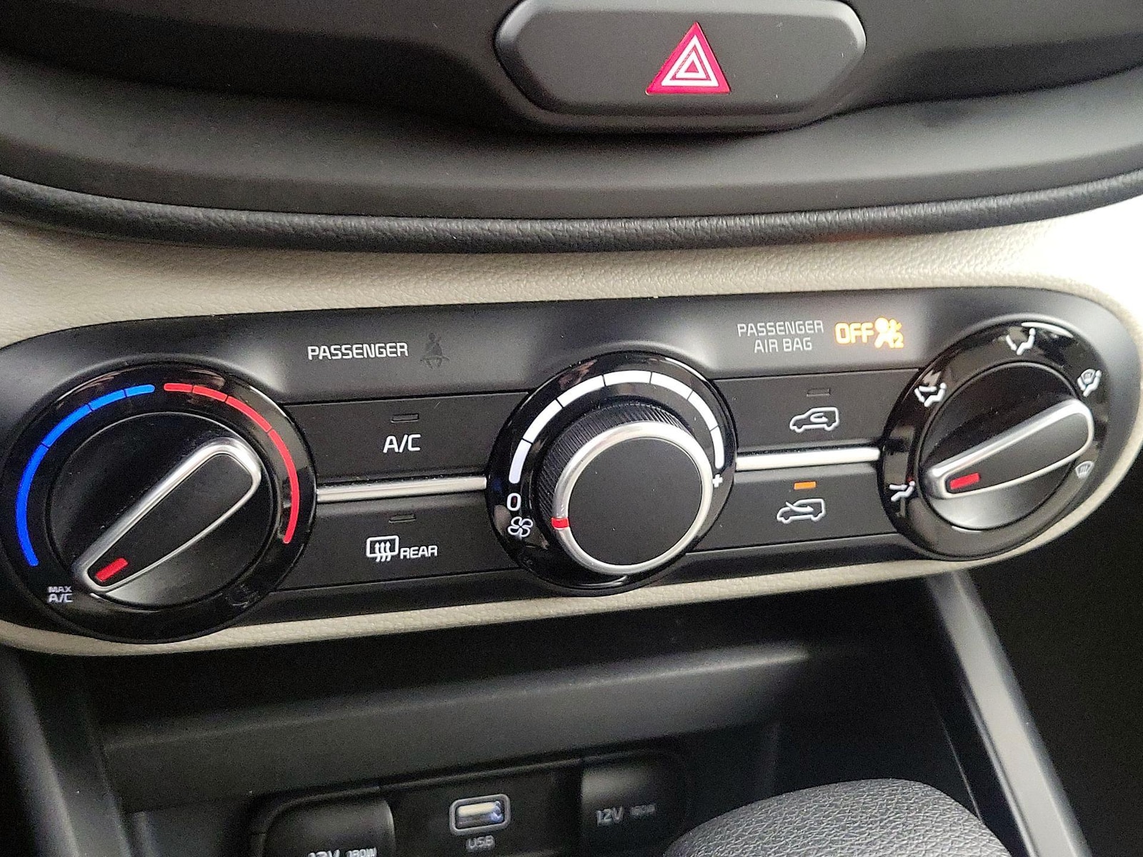 2025 Kia Soul LX - Photo 17