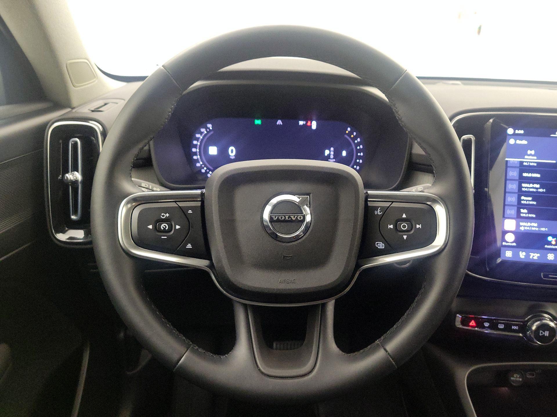 Thumbnail: 2025 Volvo XC40 - 10