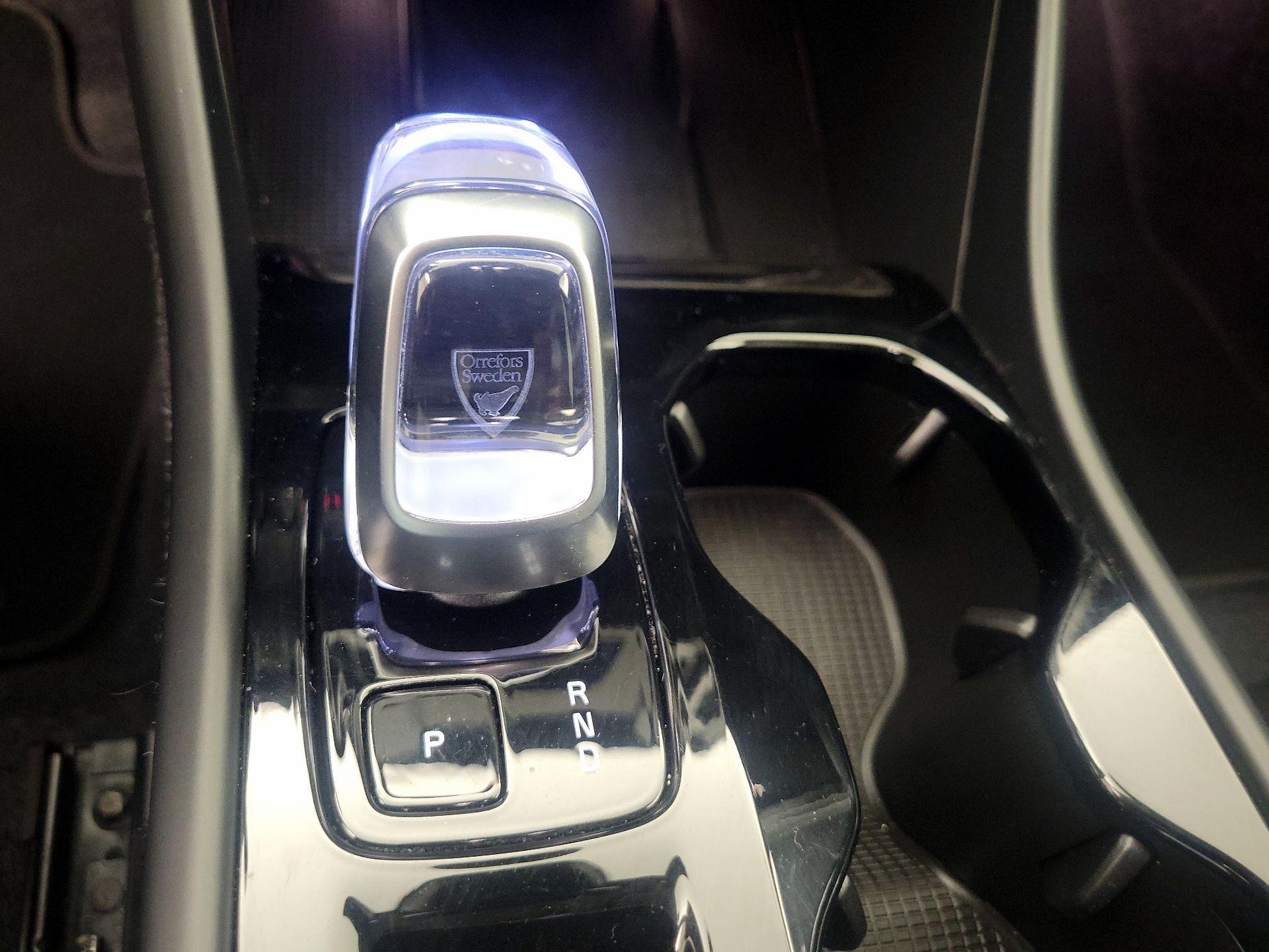 Thumbnail: 2025 Volvo XC40 - 18