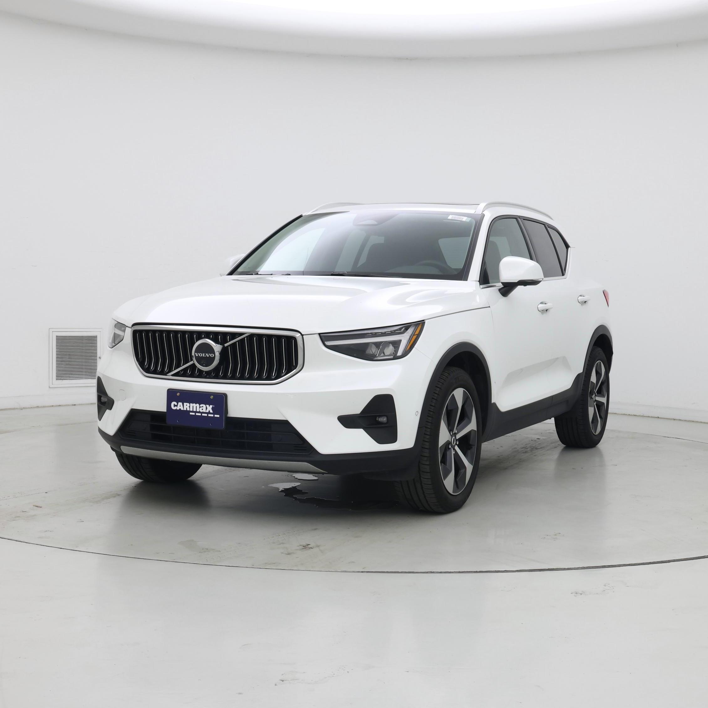 Thumbnail: 2025 Volvo XC40 - 4
