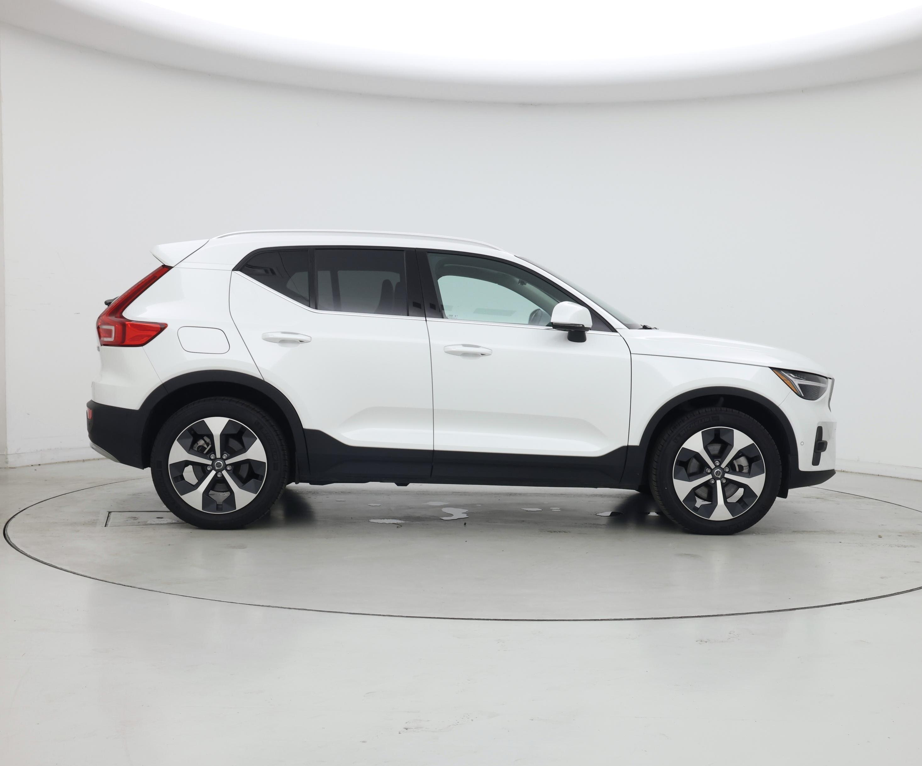 Thumbnail: 2025 Volvo XC40 - 7