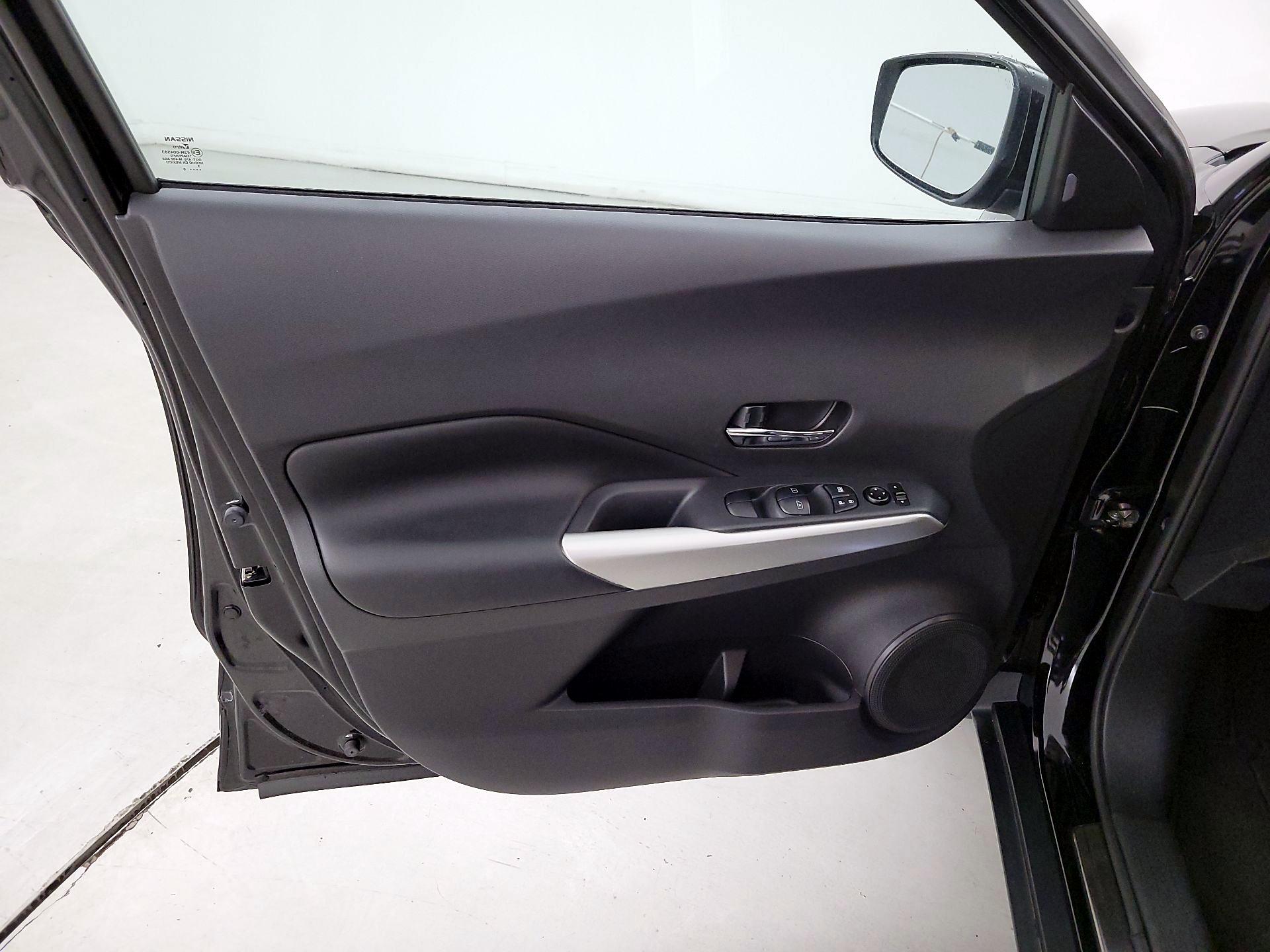 Thumbnail: 2020 Nissan Kicks - 12