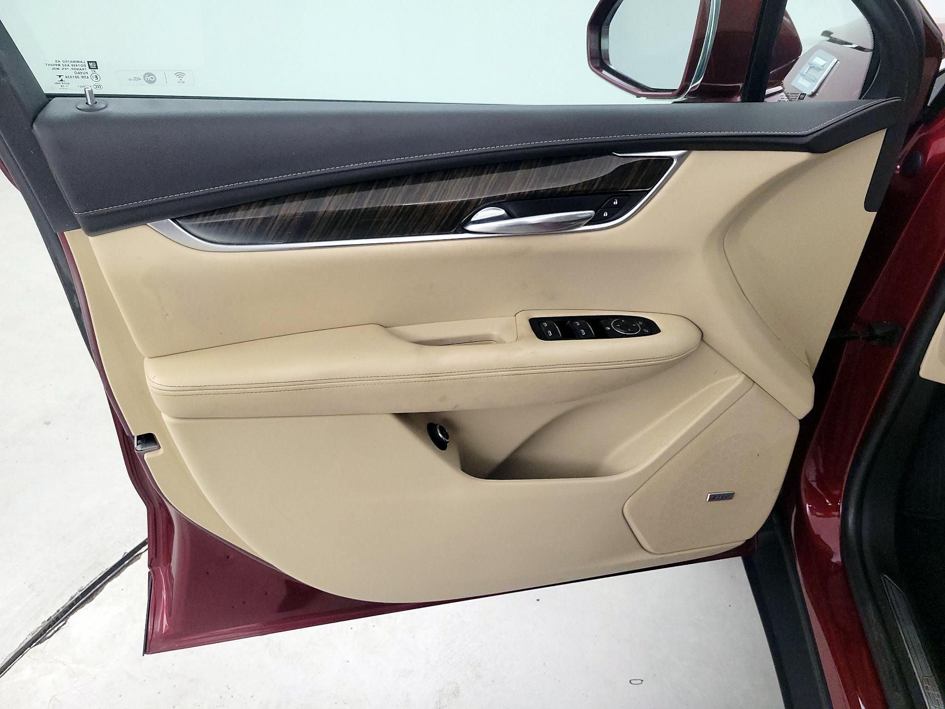 Thumbnail: 2017 Cadillac XT5 - 12