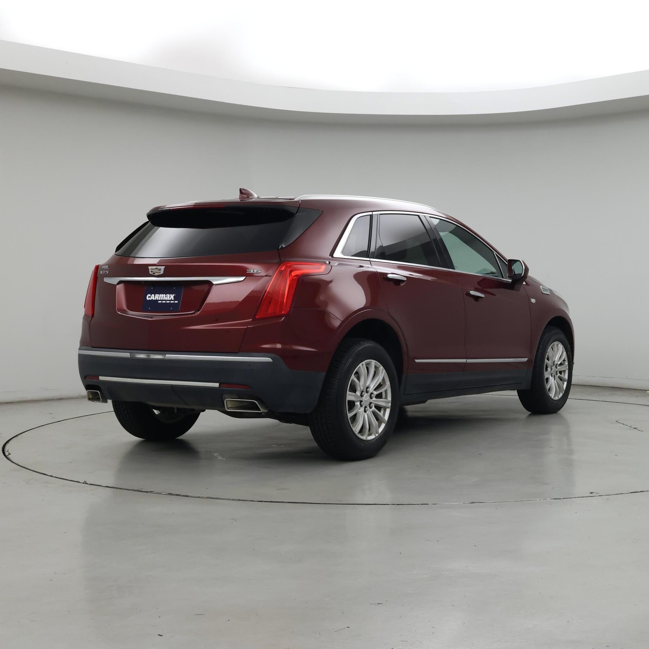 Thumbnail: 2017 Cadillac XT5 - 8