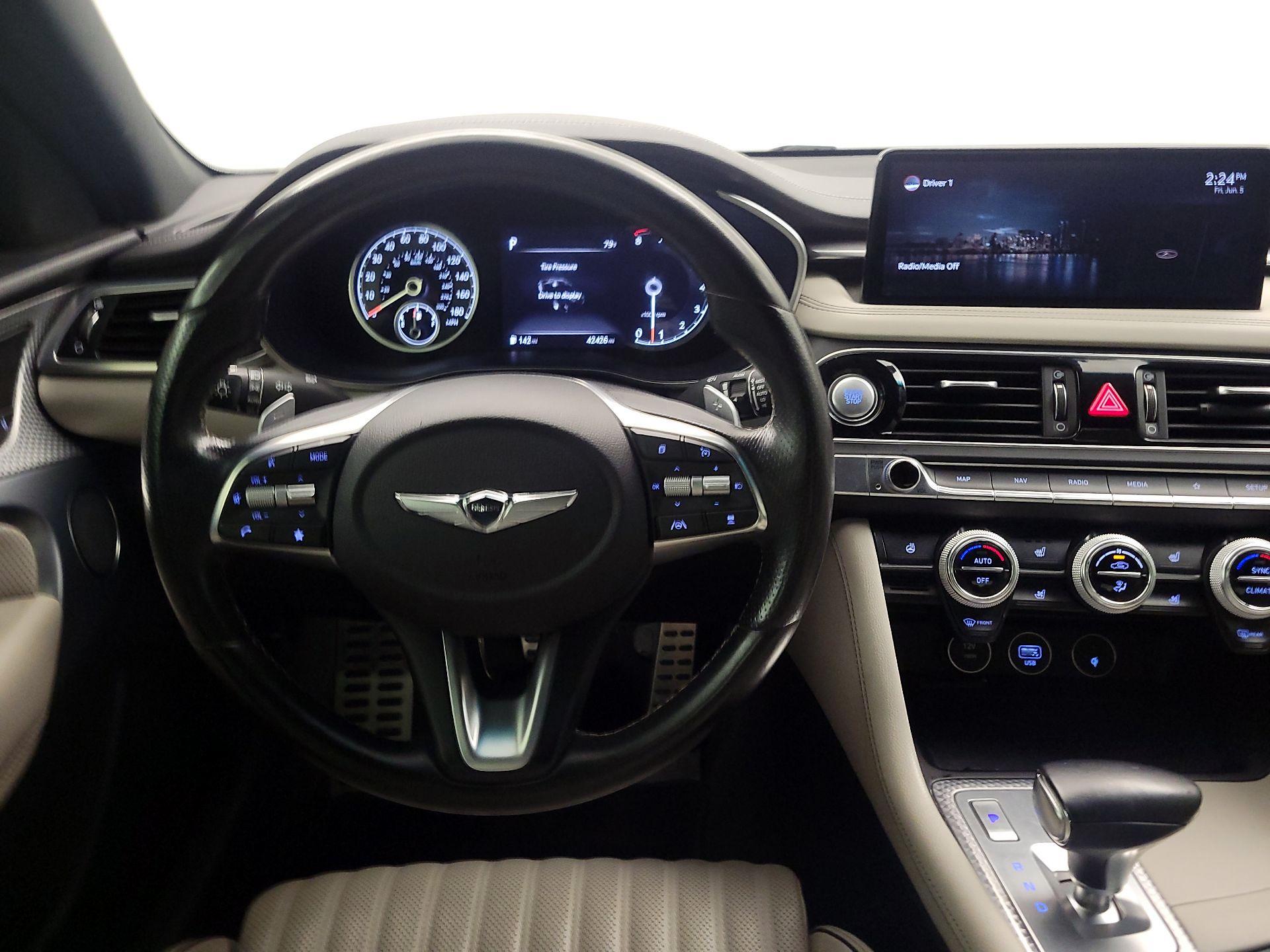 Thumbnail: 2022 Genesis G70 - 10