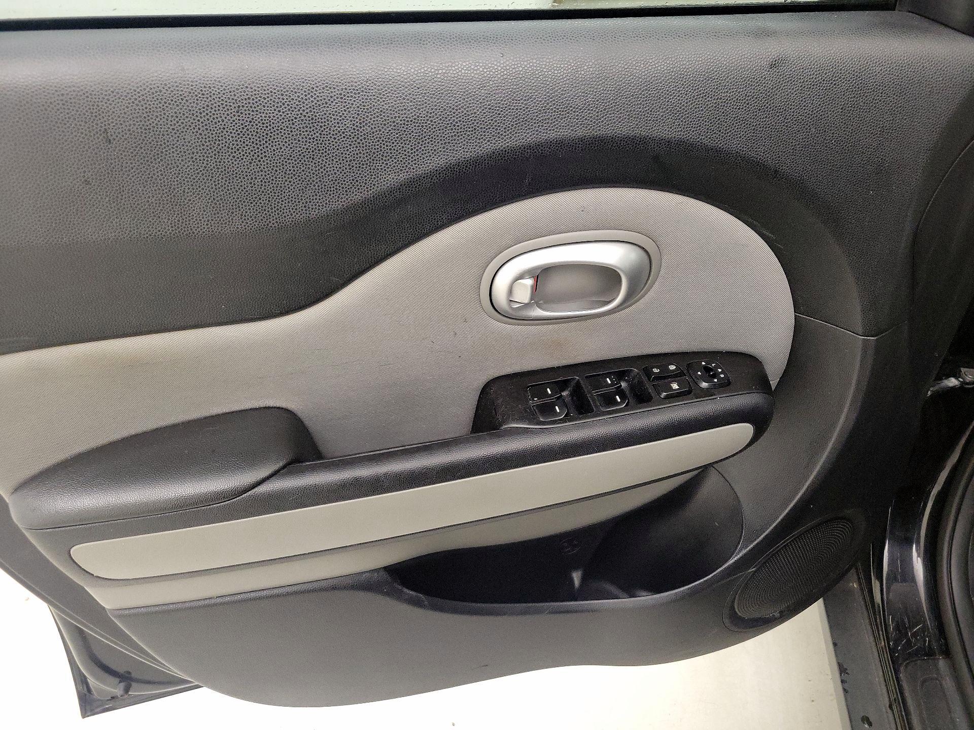 Thumbnail: 2015 Kia Soul - 12