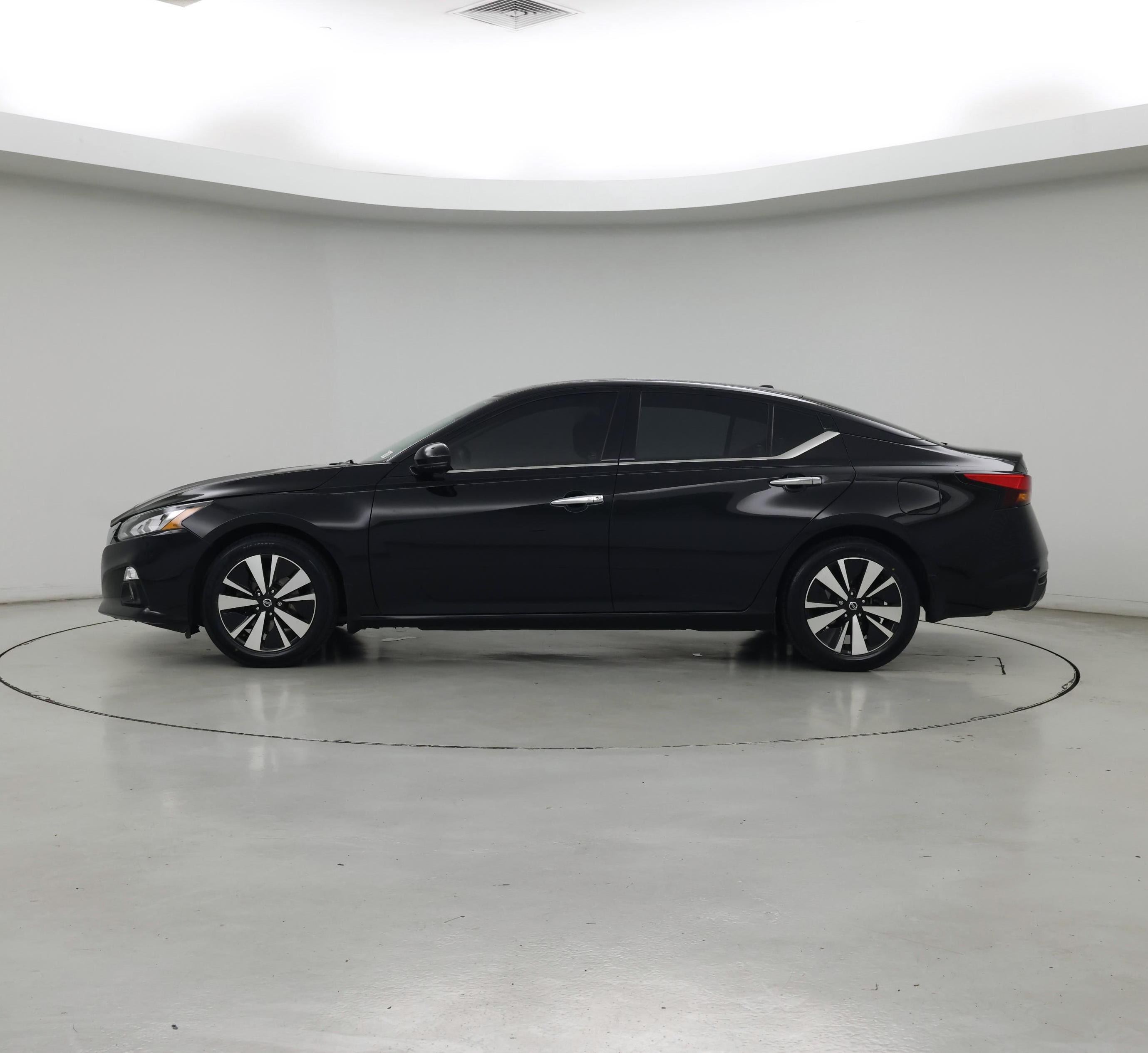 Thumbnail: 2019 Nissan Altima - 3