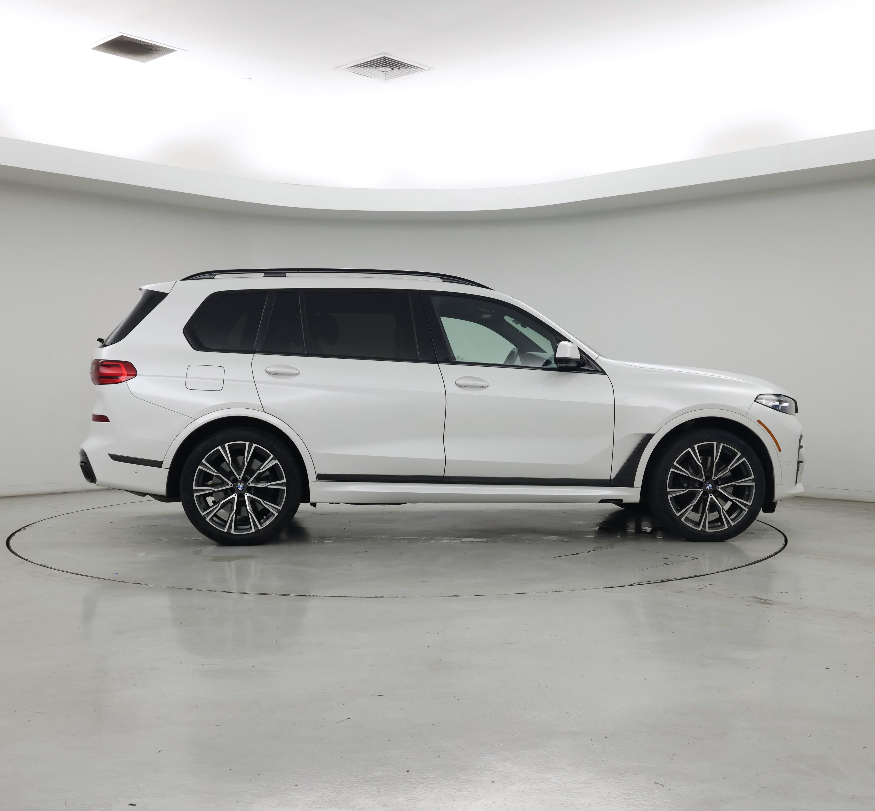 Thumbnail: 2021 BMW X7 - 7