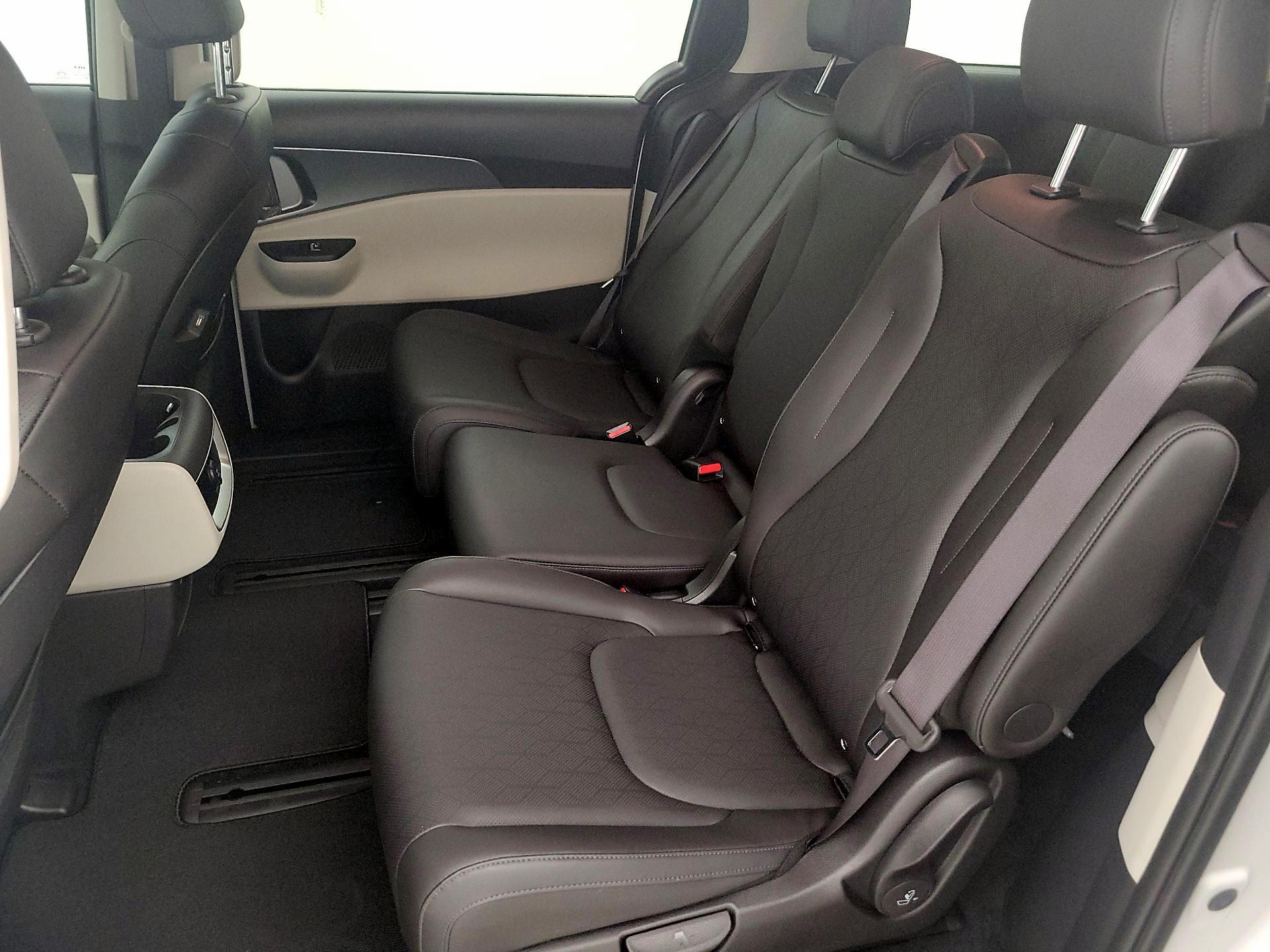 Thumbnail: 2024 Kia Carnival - 19