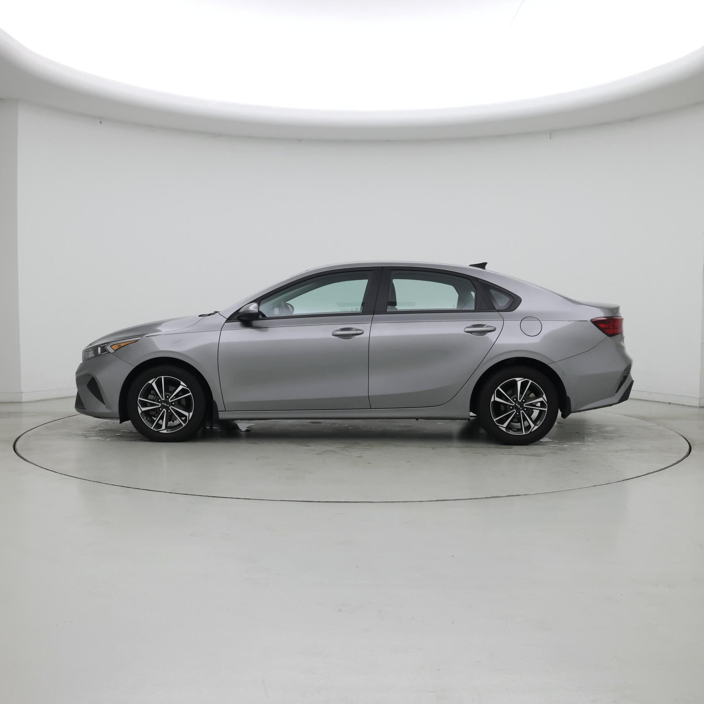 Thumbnail: 2024 Kia Forte - 3