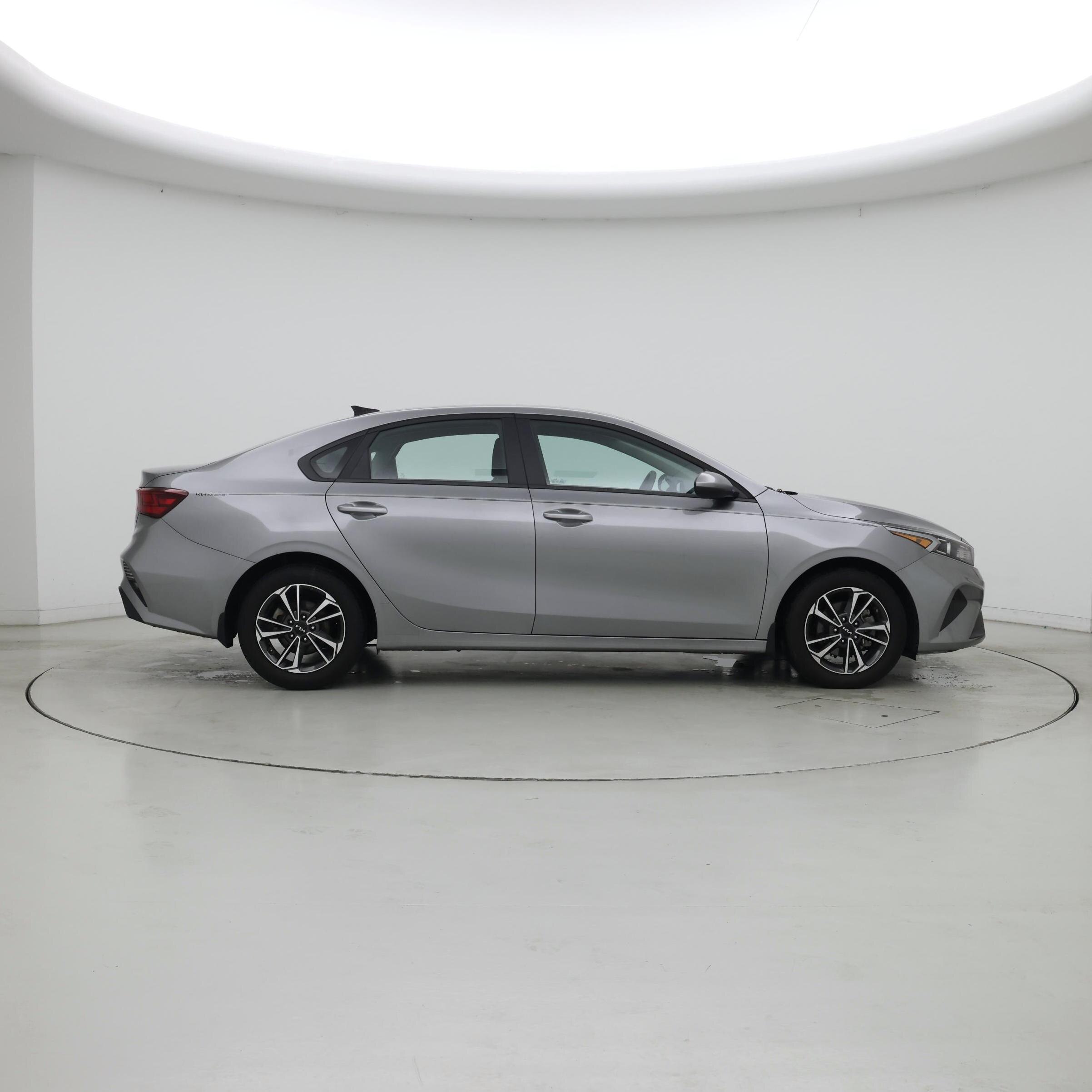 Thumbnail: 2024 Kia Forte - 7