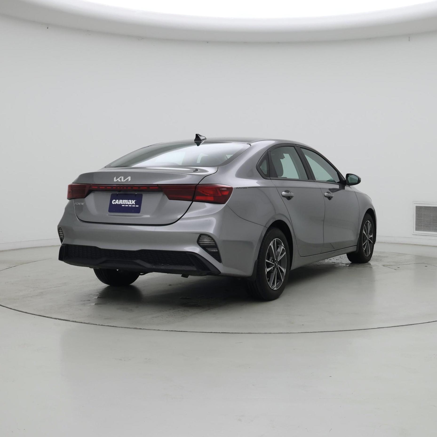 Thumbnail: 2024 Kia Forte - 8