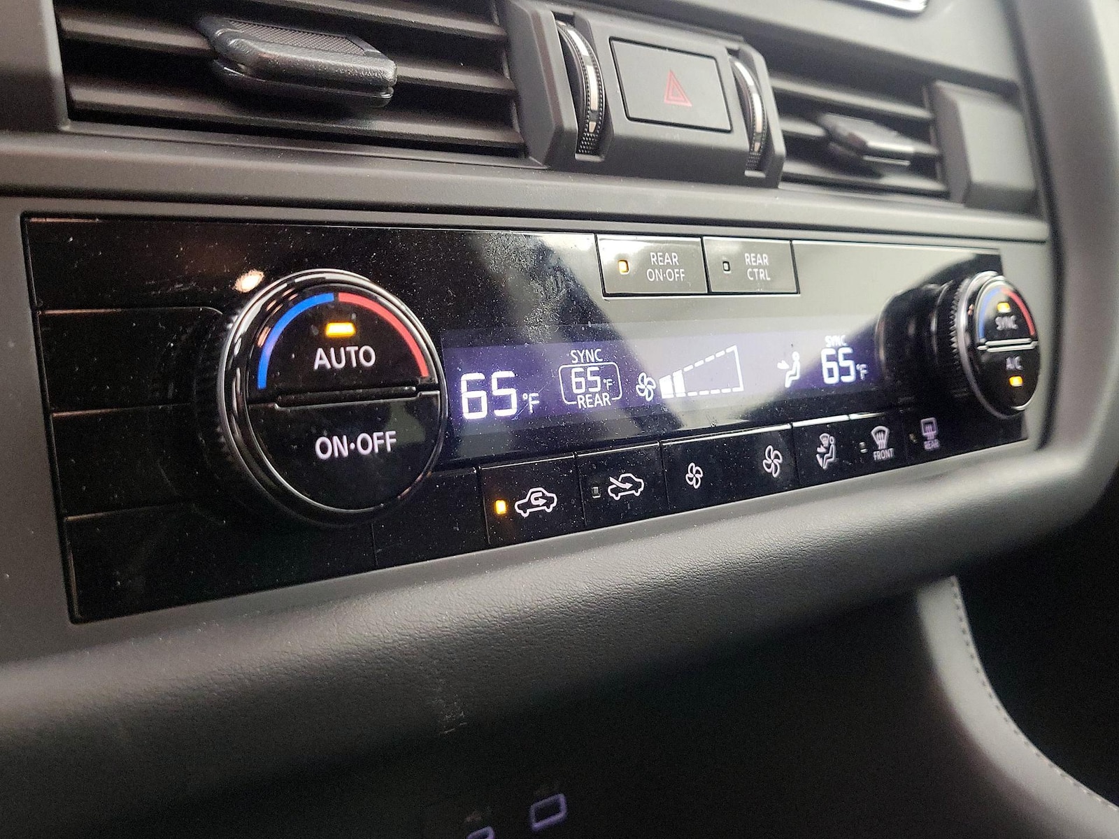 2025 Nissan Pathfinder S - Photo 17