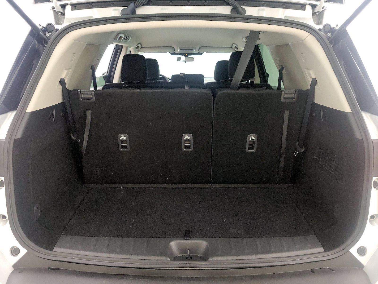 2025 Nissan Pathfinder S - Photo 22