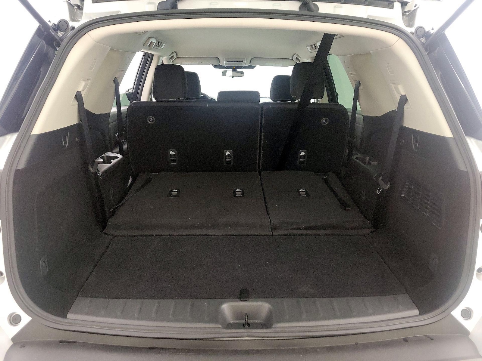 2025 Nissan Pathfinder S - Photo 23