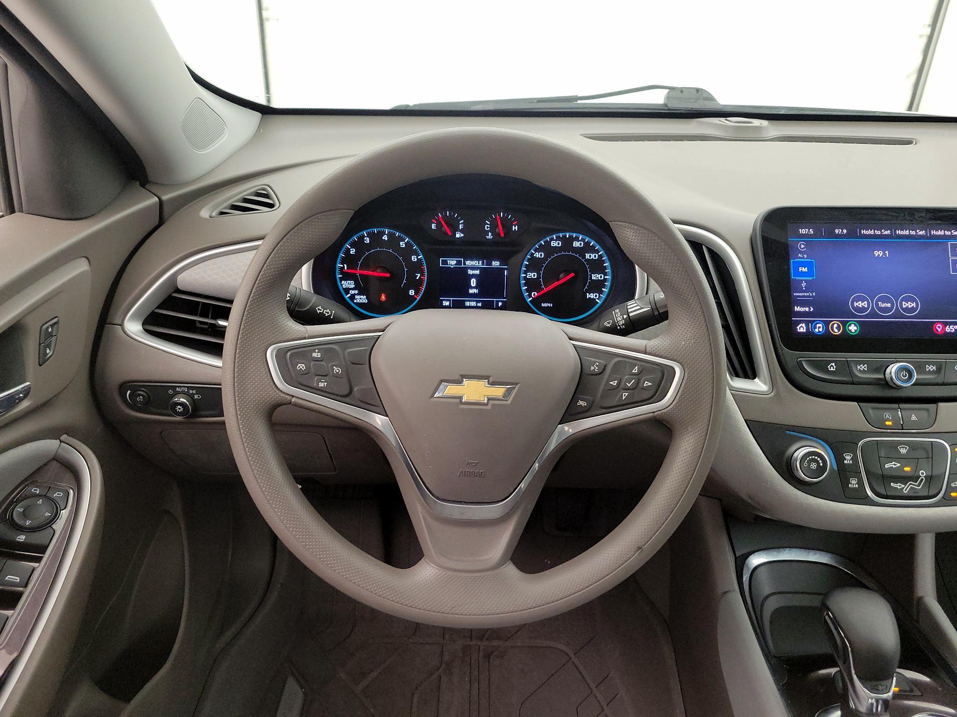 Thumbnail: 2022 Chevrolet Malibu - 10