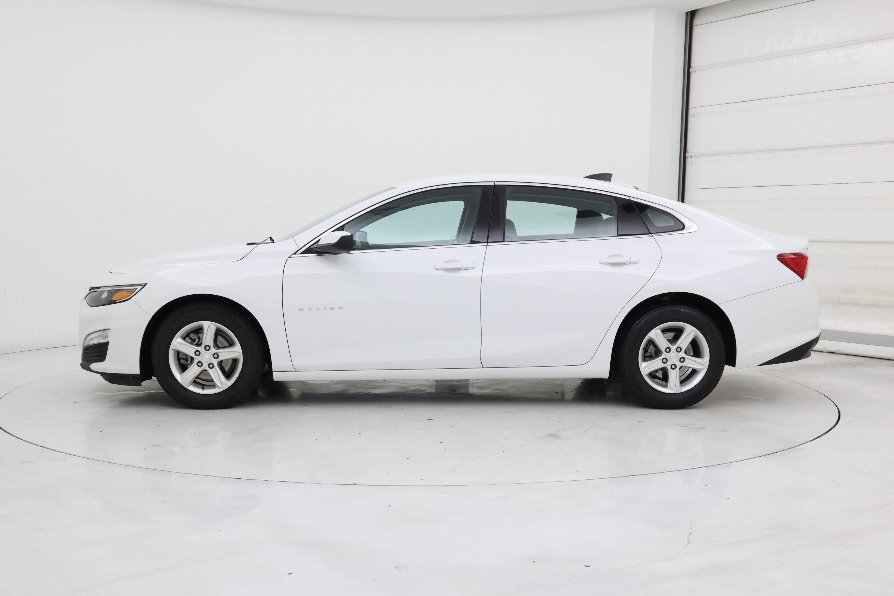 Thumbnail: 2022 Chevrolet Malibu - 3